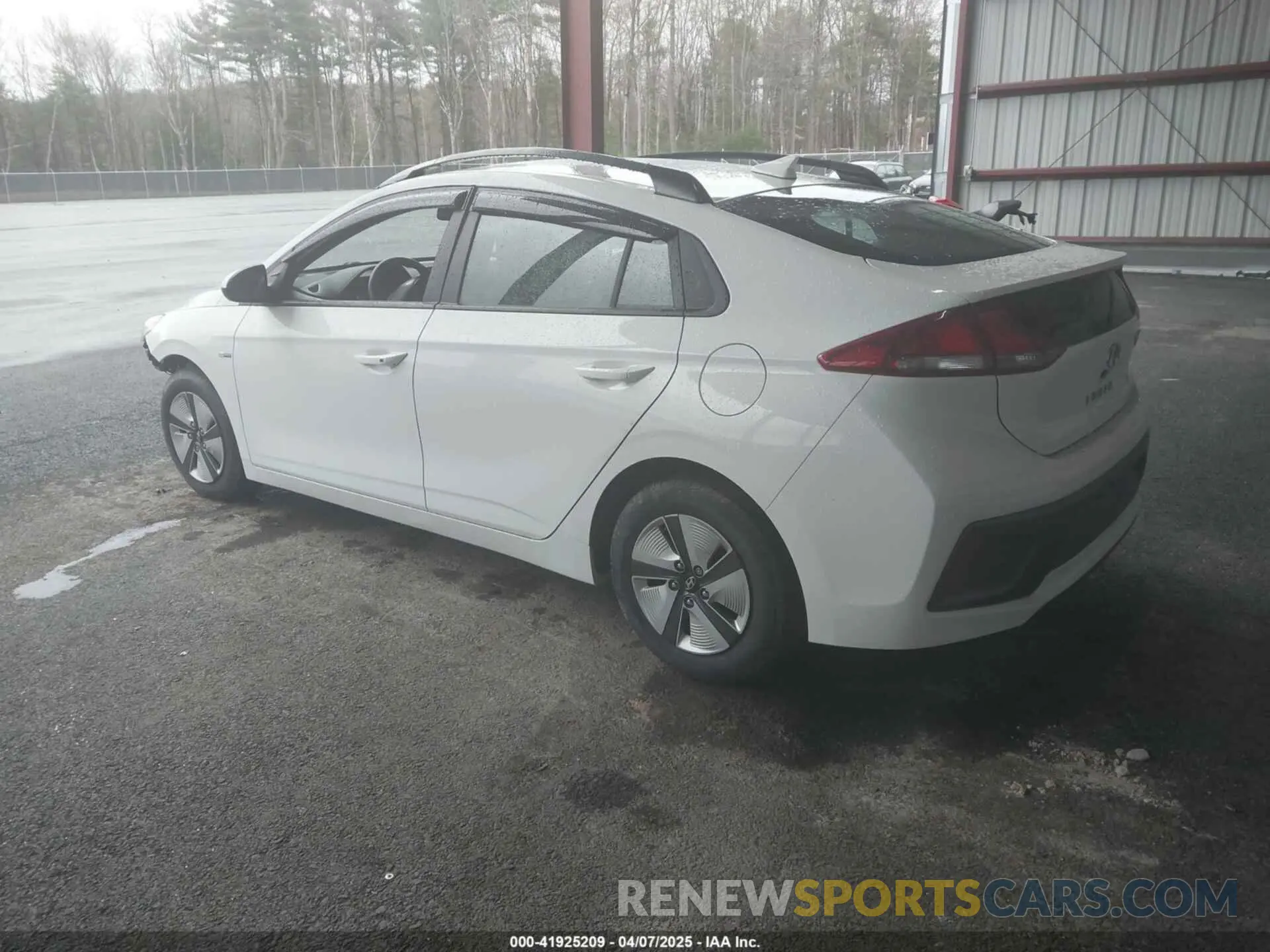 3 Photograph of a damaged car KMHC65LC2LU214785 HYUNDAI IONIQ HYBRID 2020