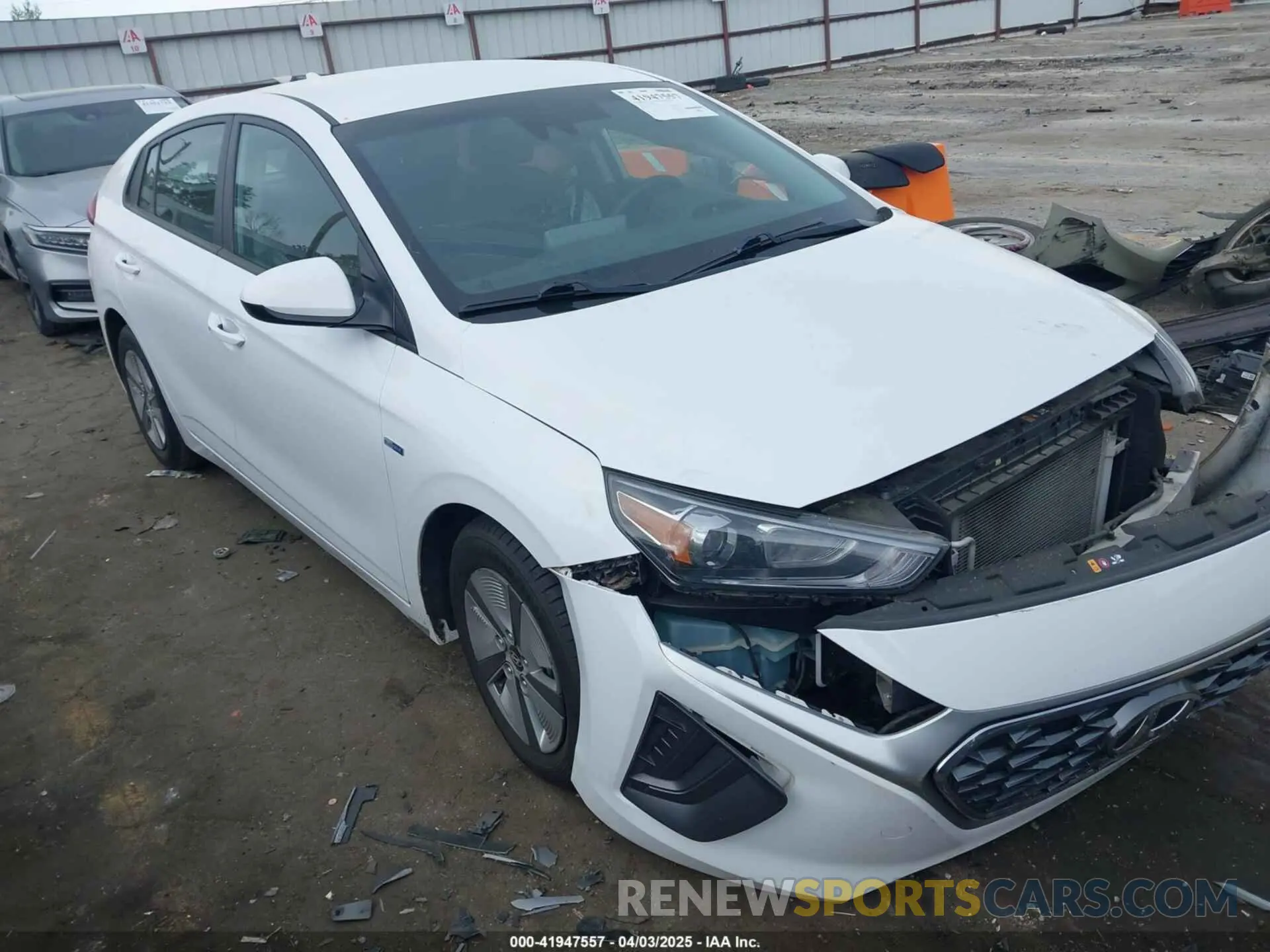 1 Photograph of a damaged car KMHC65LC4LU214190 HYUNDAI IONIQ HYBRID 2020