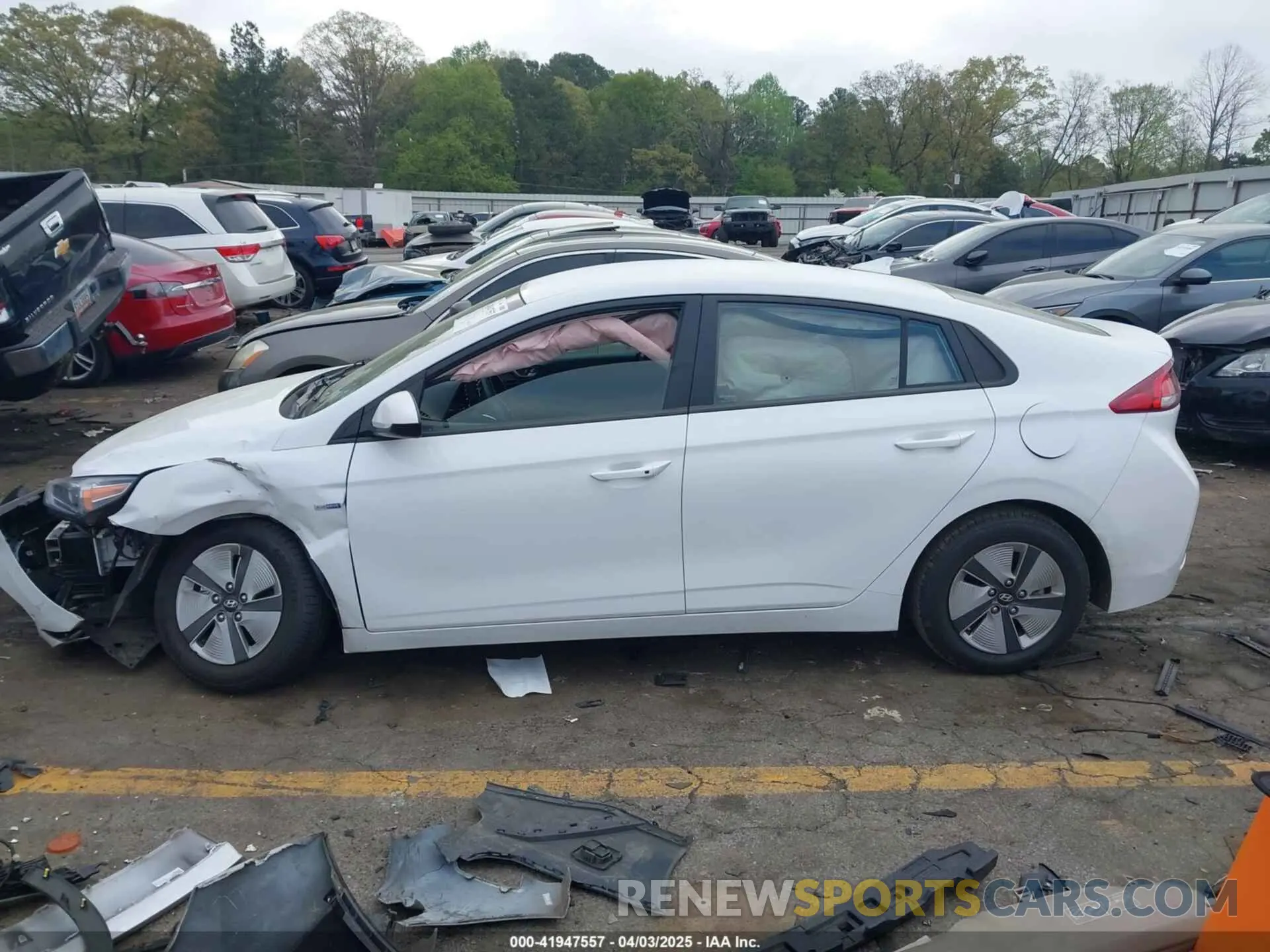 13 Photograph of a damaged car KMHC65LC4LU214190 HYUNDAI IONIQ HYBRID 2020