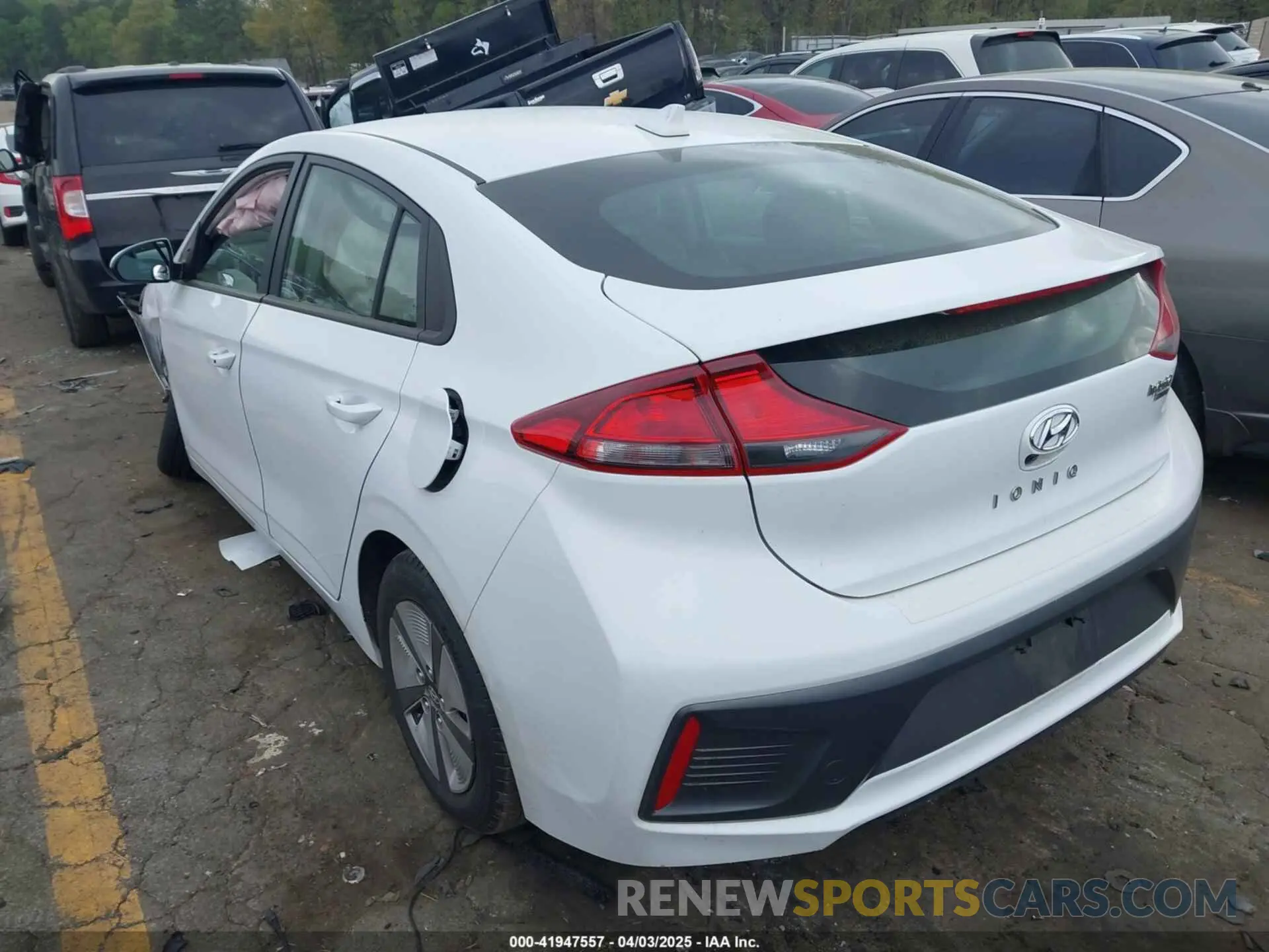 3 Photograph of a damaged car KMHC65LC4LU214190 HYUNDAI IONIQ HYBRID 2020