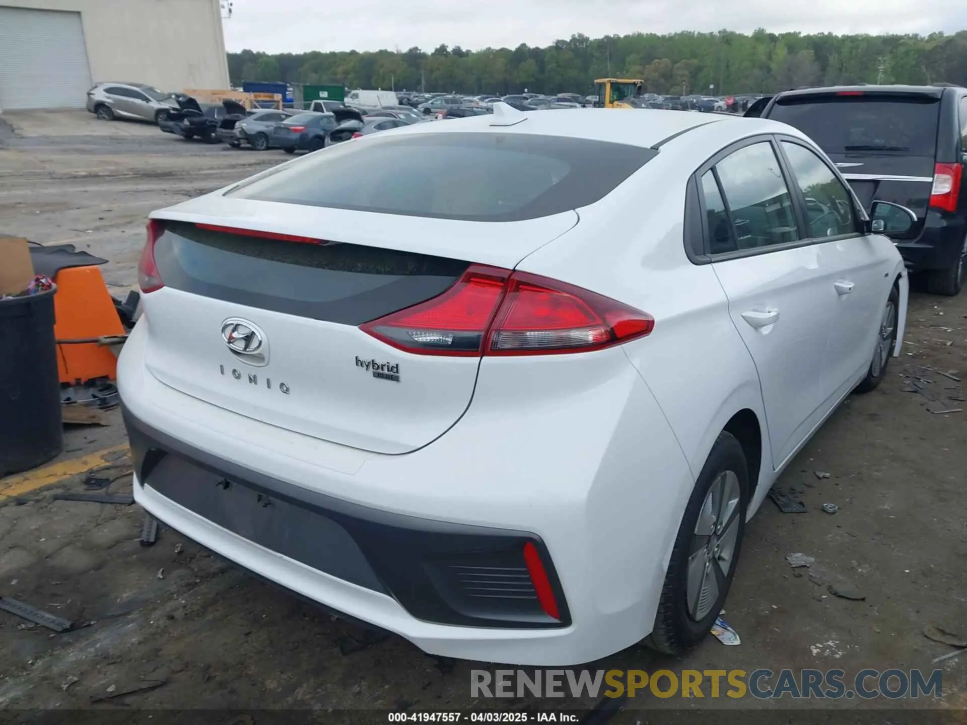 4 Photograph of a damaged car KMHC65LC4LU214190 HYUNDAI IONIQ HYBRID 2020