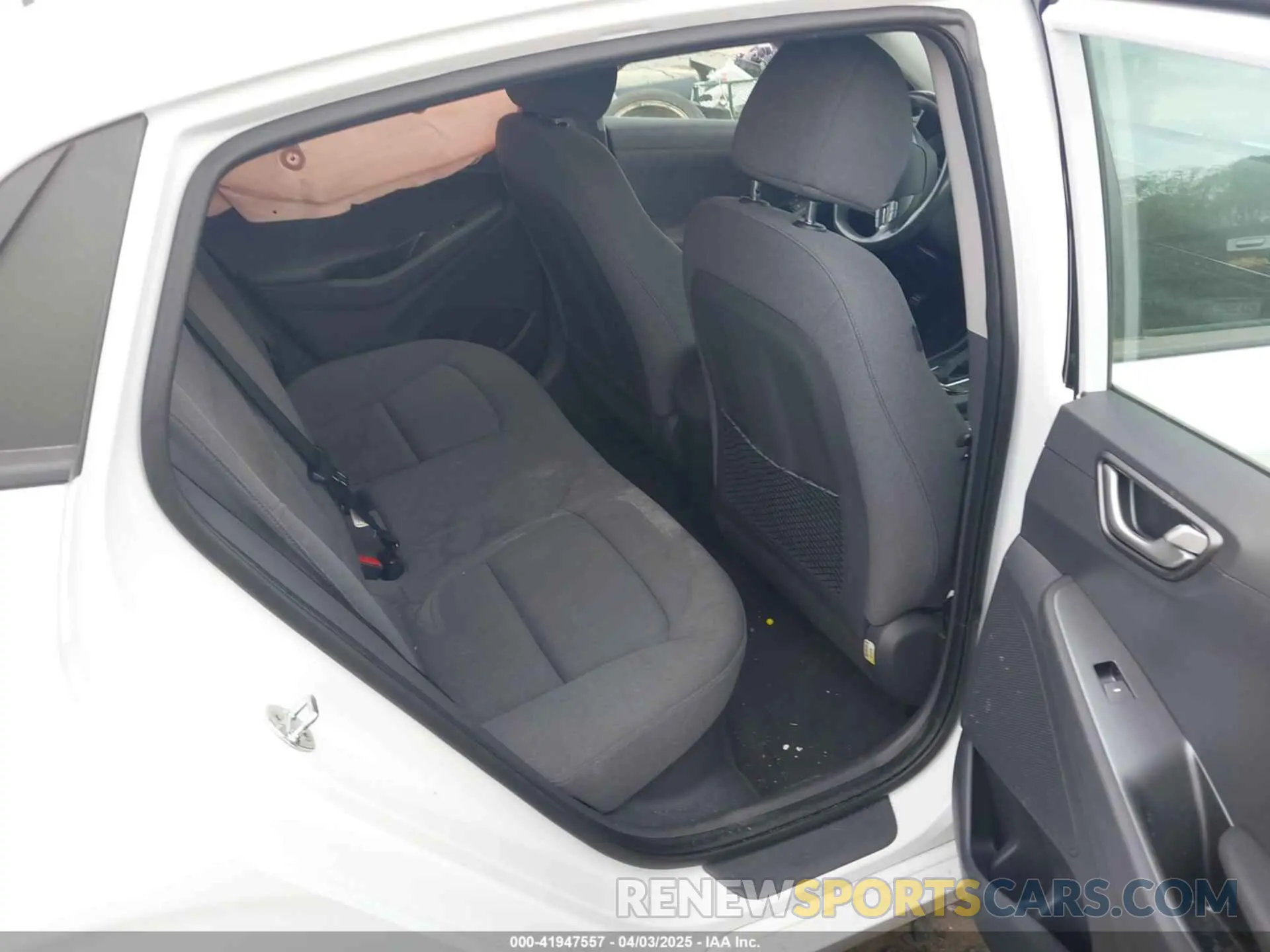 8 Photograph of a damaged car KMHC65LC4LU214190 HYUNDAI IONIQ HYBRID 2020