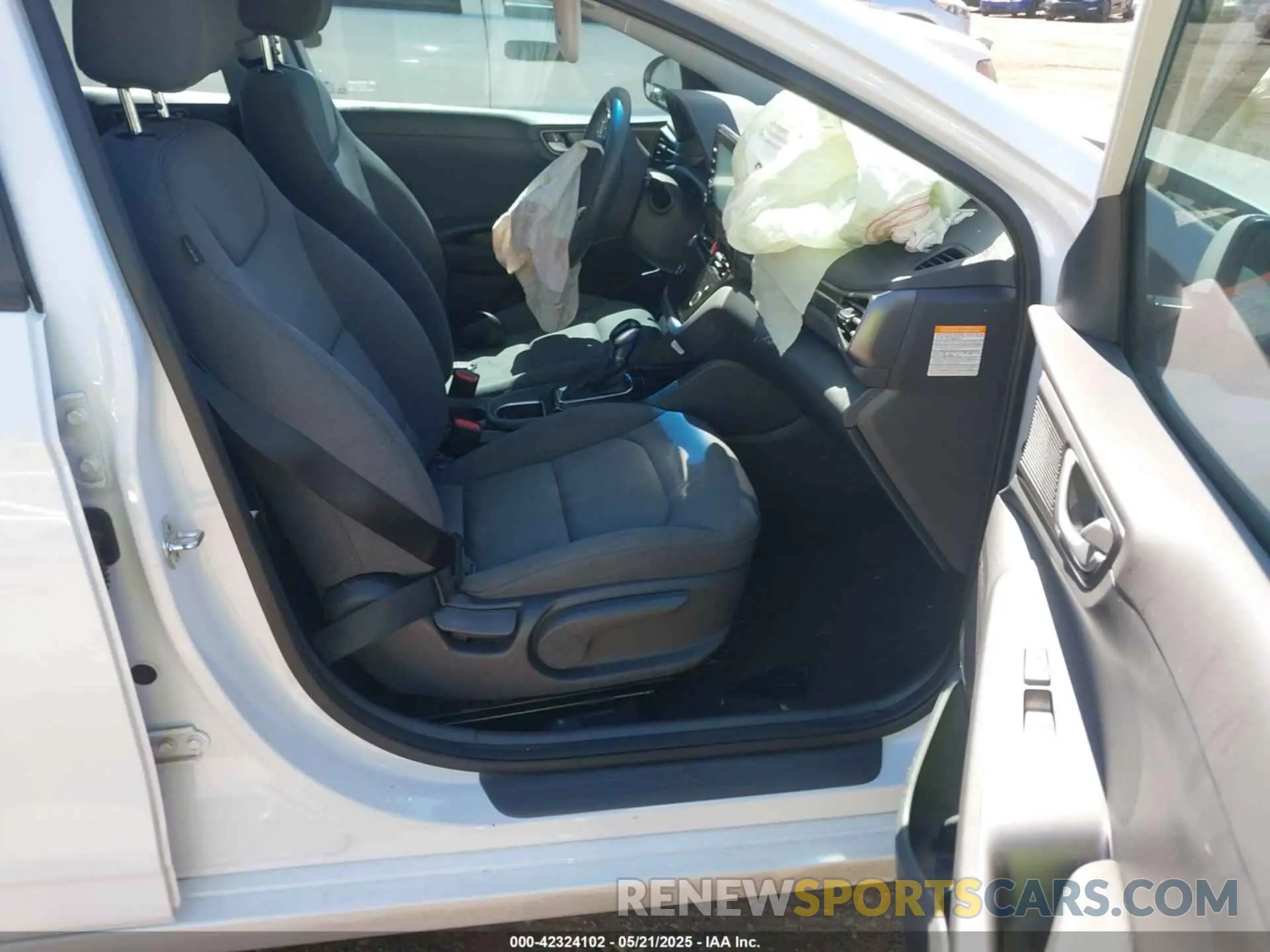 5 Photograph of a damaged car KMHC65LC4LU214206 HYUNDAI IONIQ HYBRID 2020