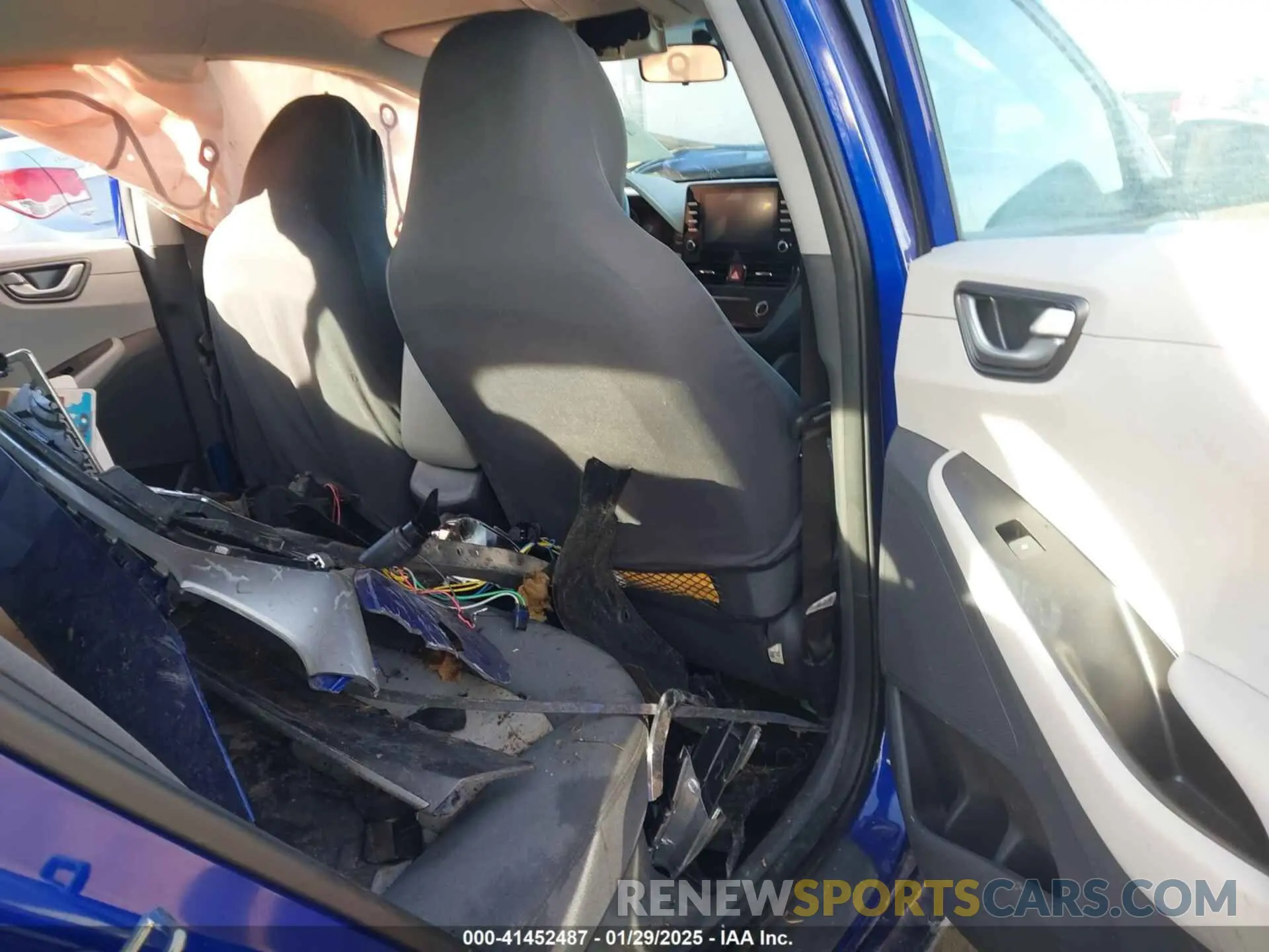 8 Photograph of a damaged car KMHC65LC4LU242801 HYUNDAI IONIQ HYBRID 2020
