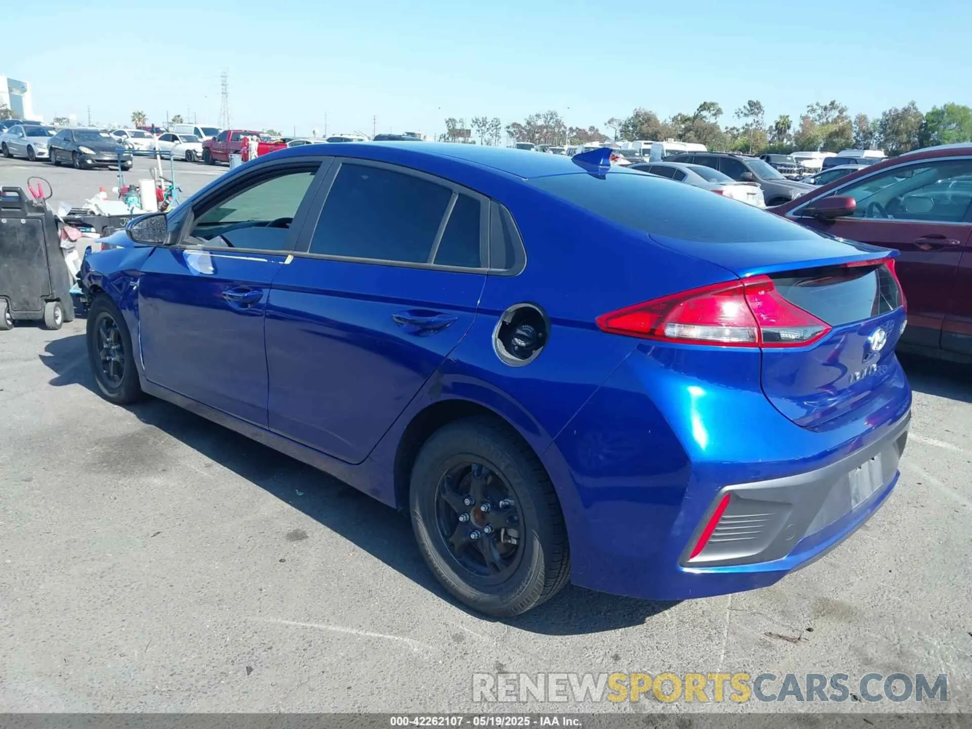 3 Photograph of a damaged car KMHC65LC5LU226171 HYUNDAI IONIQ HYBRID 2020