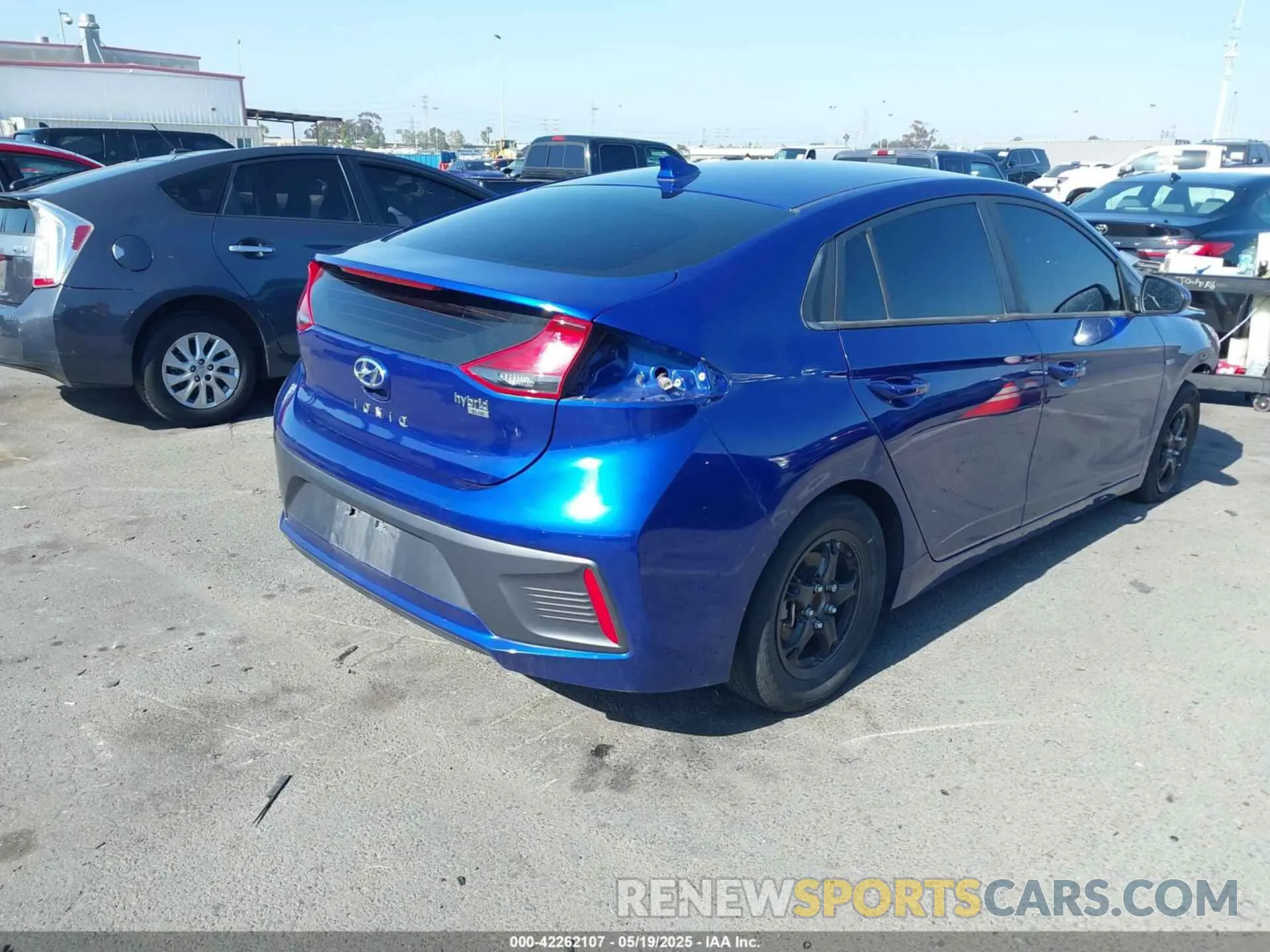 4 Photograph of a damaged car KMHC65LC5LU226171 HYUNDAI IONIQ HYBRID 2020