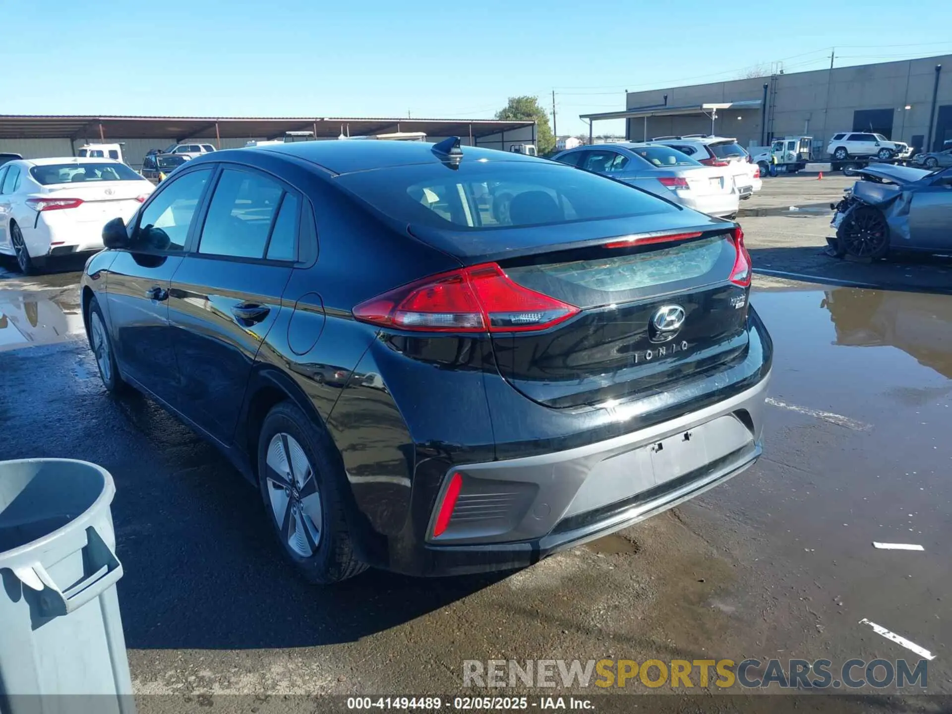 3 Photograph of a damaged car KMHC65LC6LU210206 HYUNDAI IONIQ HYBRID 2020