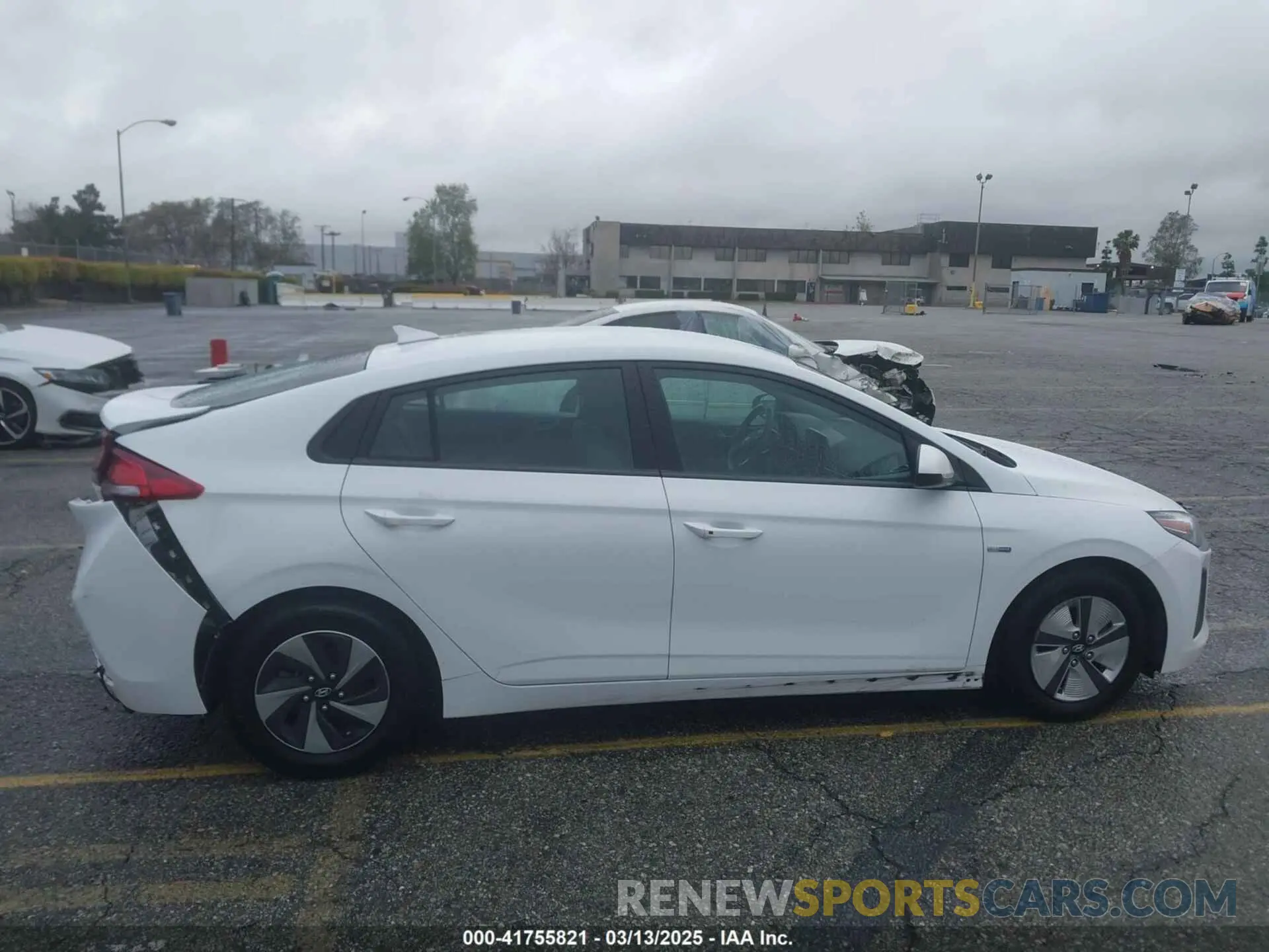 13 Photograph of a damaged car KMHC65LC6LU243092 HYUNDAI IONIQ HYBRID 2020
