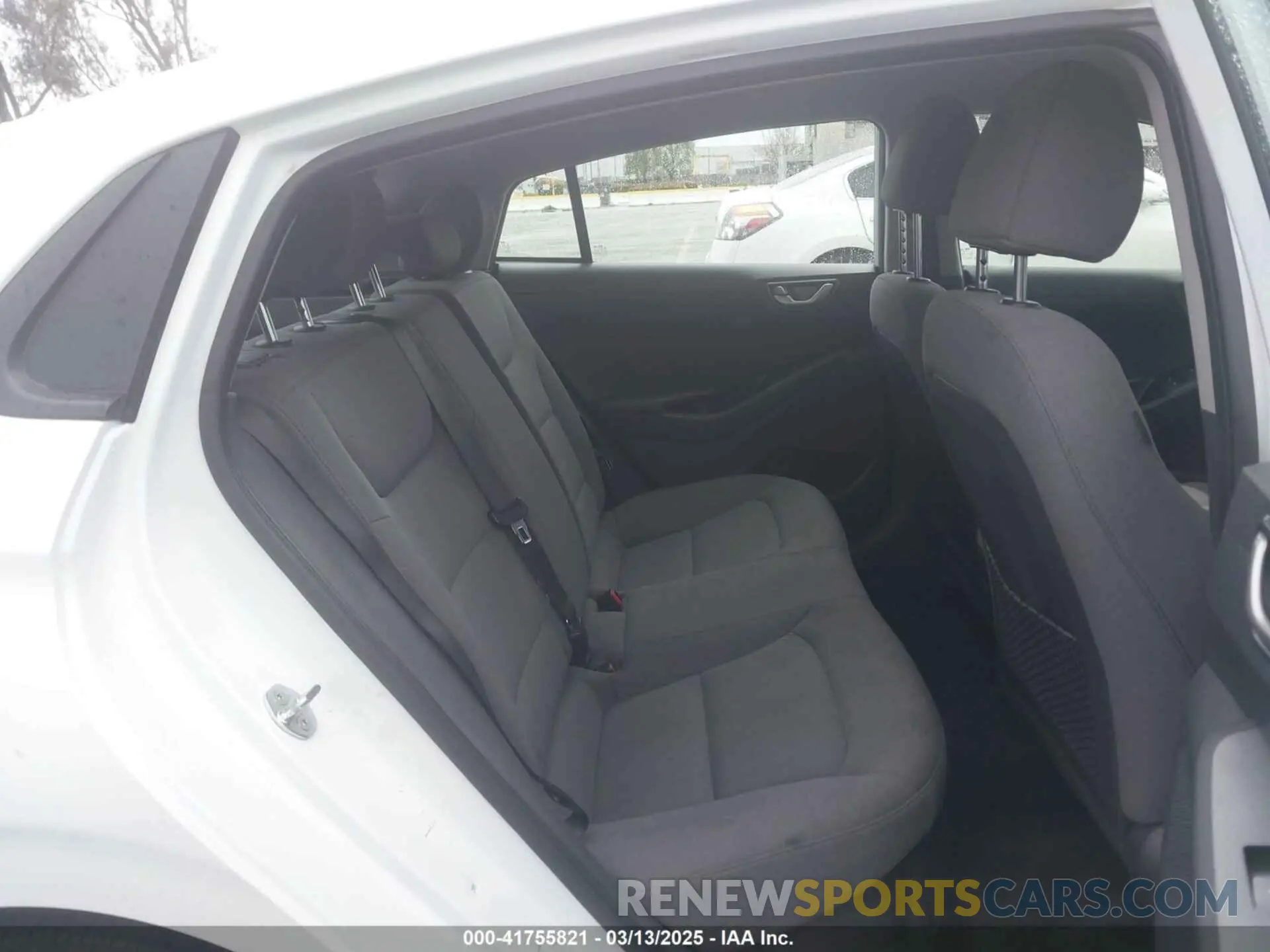 8 Photograph of a damaged car KMHC65LC6LU243092 HYUNDAI IONIQ HYBRID 2020