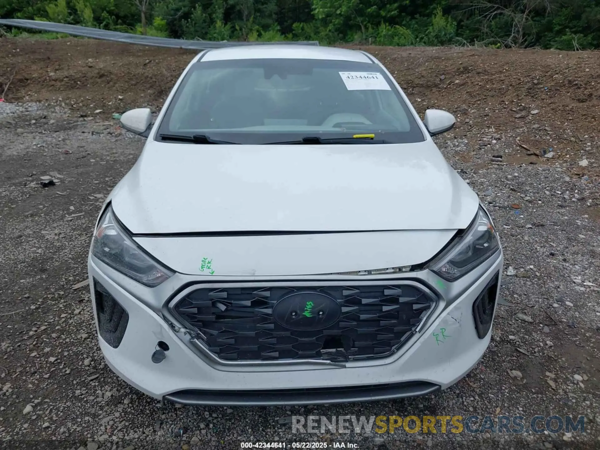 12 Photograph of a damaged car KMHC65LC8LU215813 HYUNDAI IONIQ HYBRID 2020