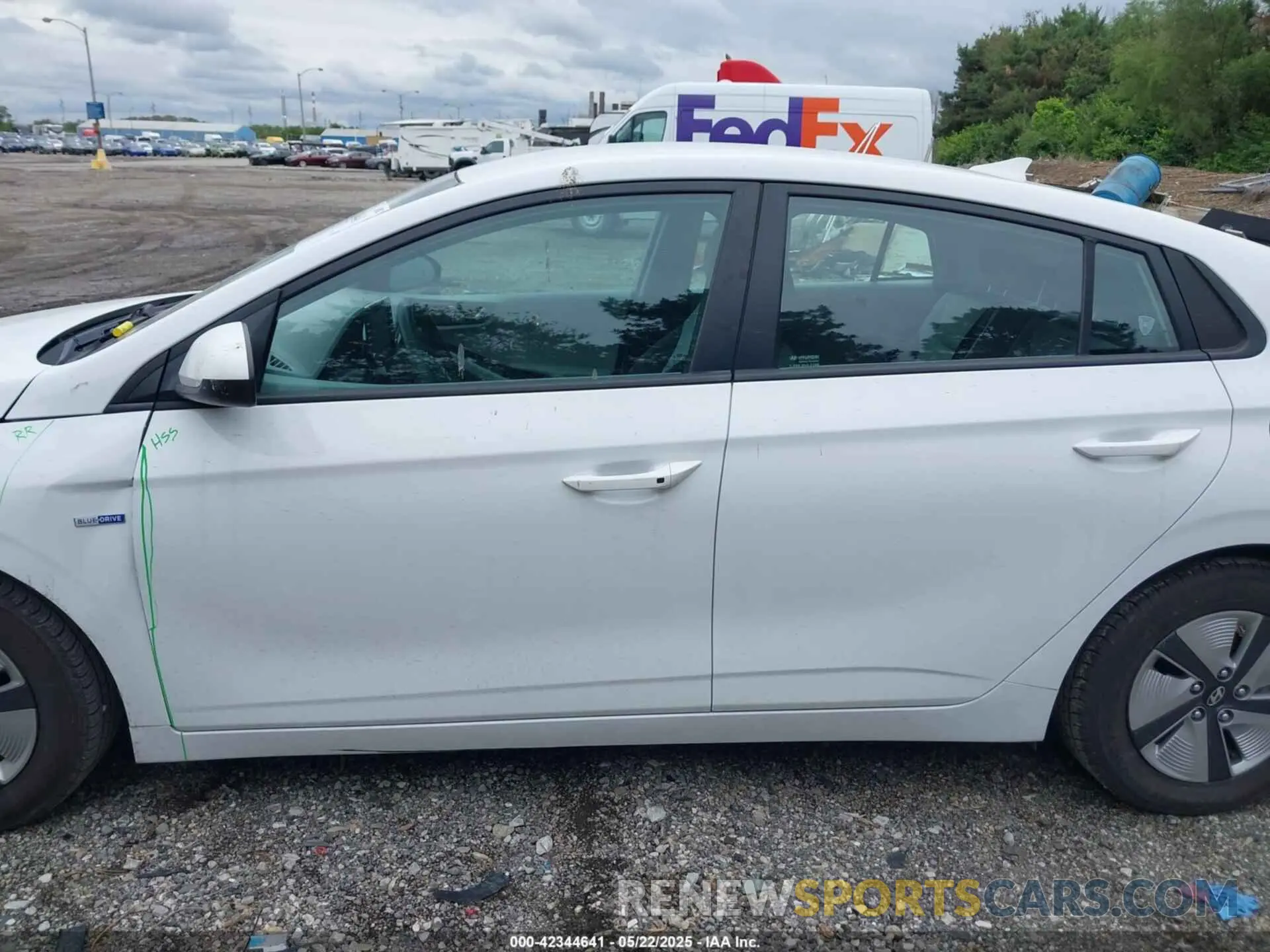 14 Photograph of a damaged car KMHC65LC8LU215813 HYUNDAI IONIQ HYBRID 2020