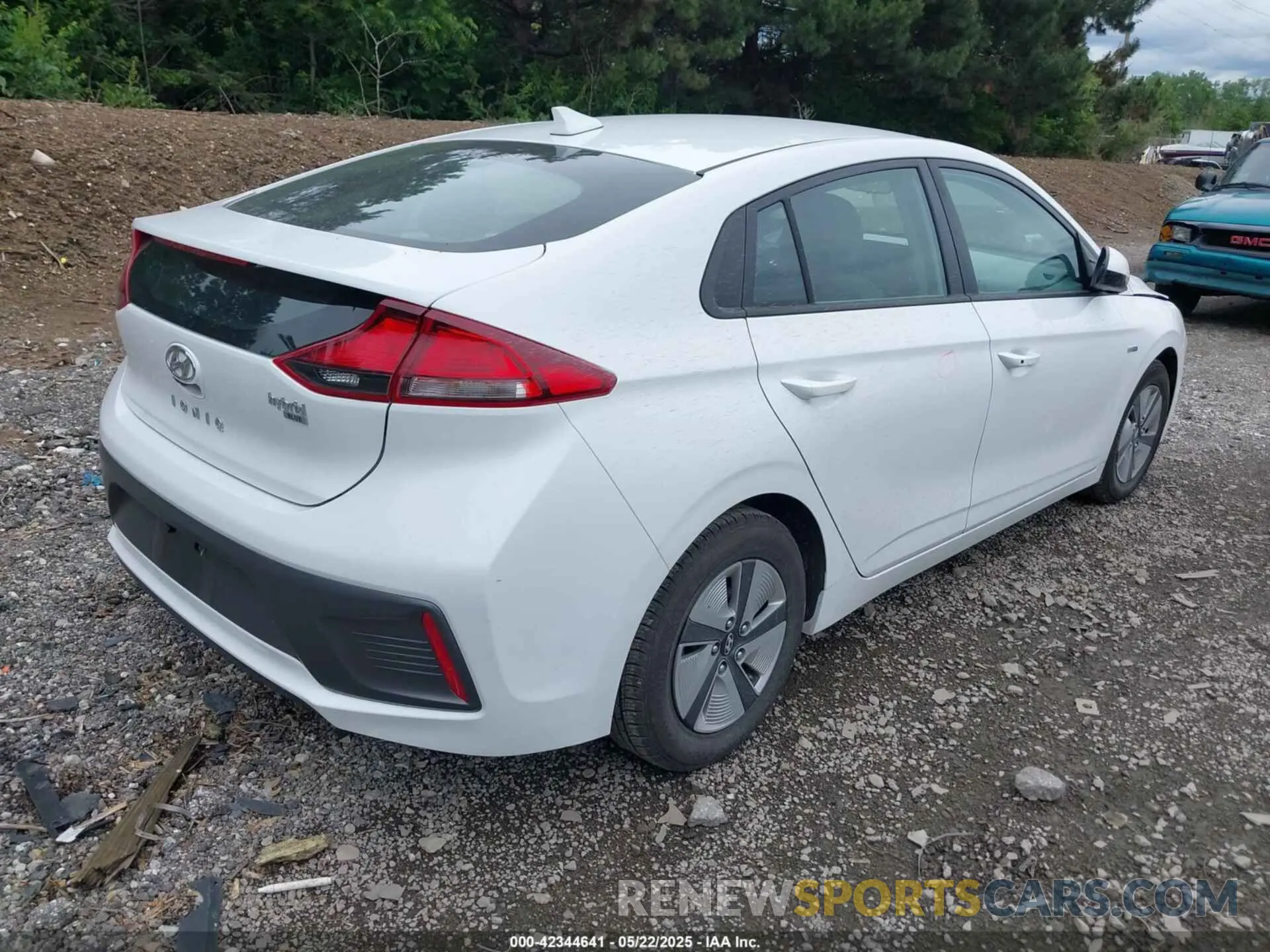 4 Photograph of a damaged car KMHC65LC8LU215813 HYUNDAI IONIQ HYBRID 2020