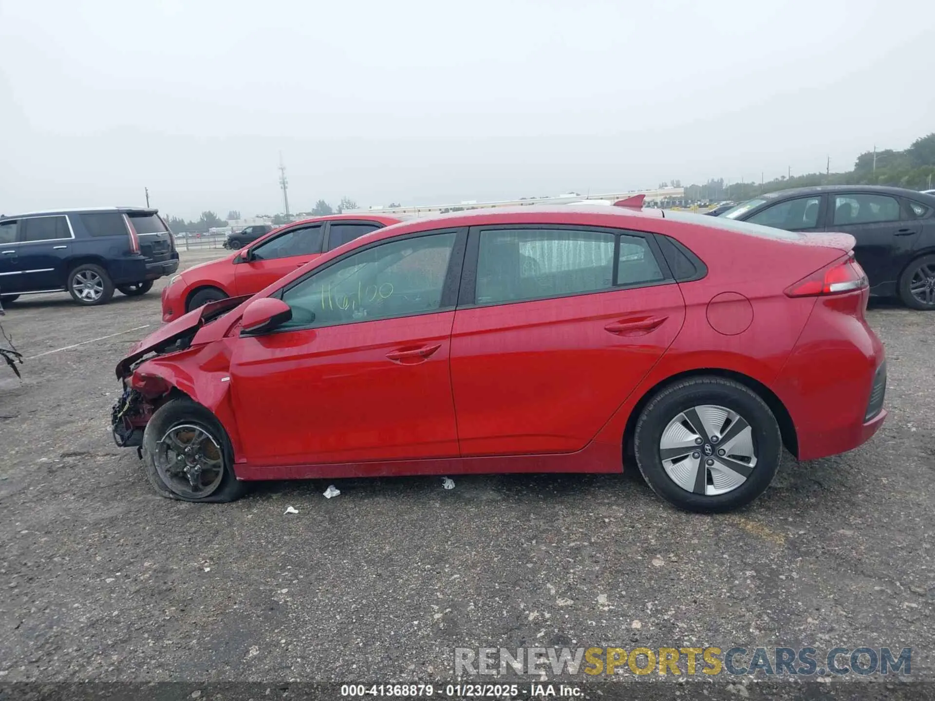 14 Photograph of a damaged car KMHC65LC8LU228688 HYUNDAI IONIQ HYBRID 2020