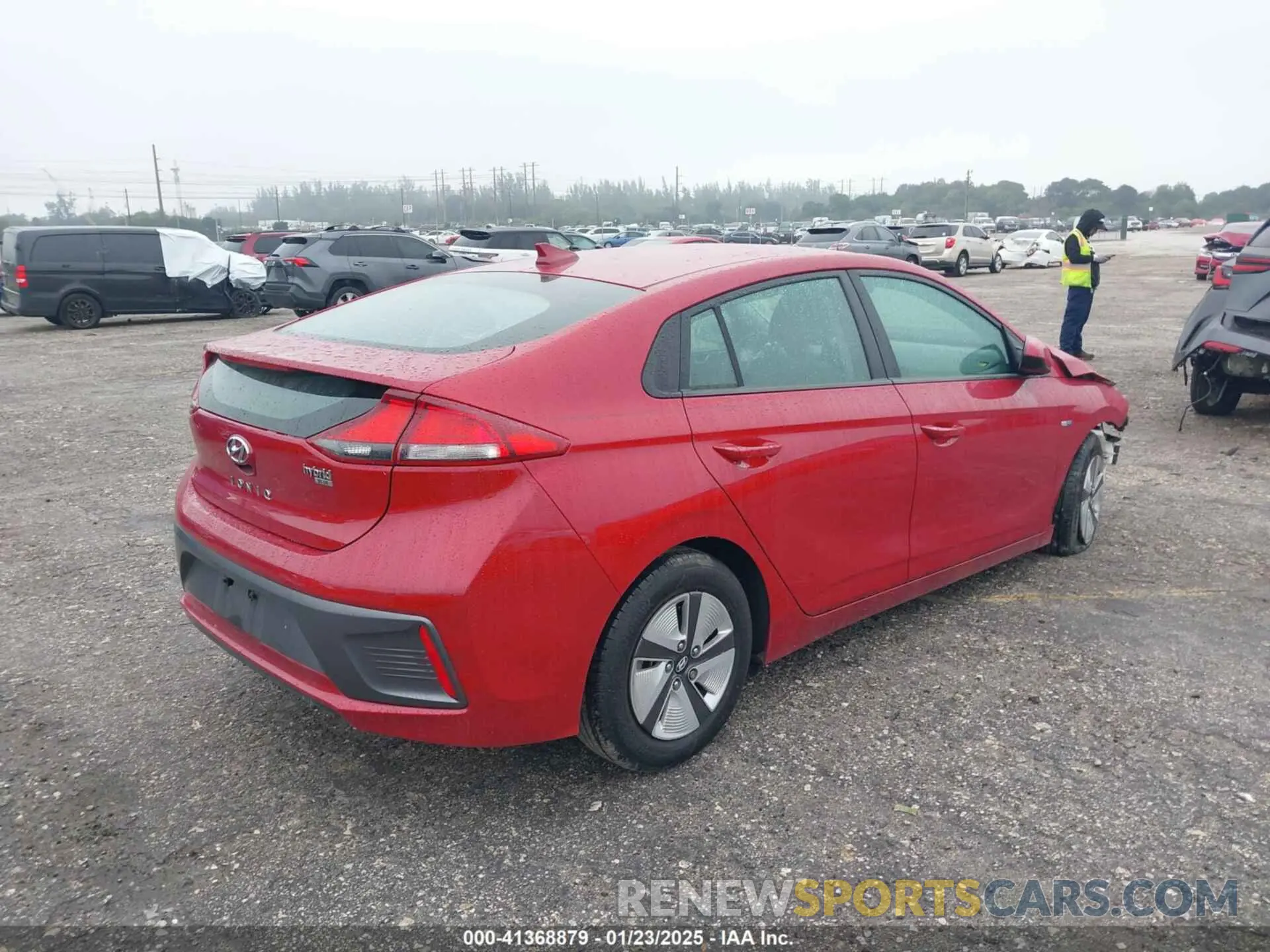 4 Photograph of a damaged car KMHC65LC8LU228688 HYUNDAI IONIQ HYBRID 2020