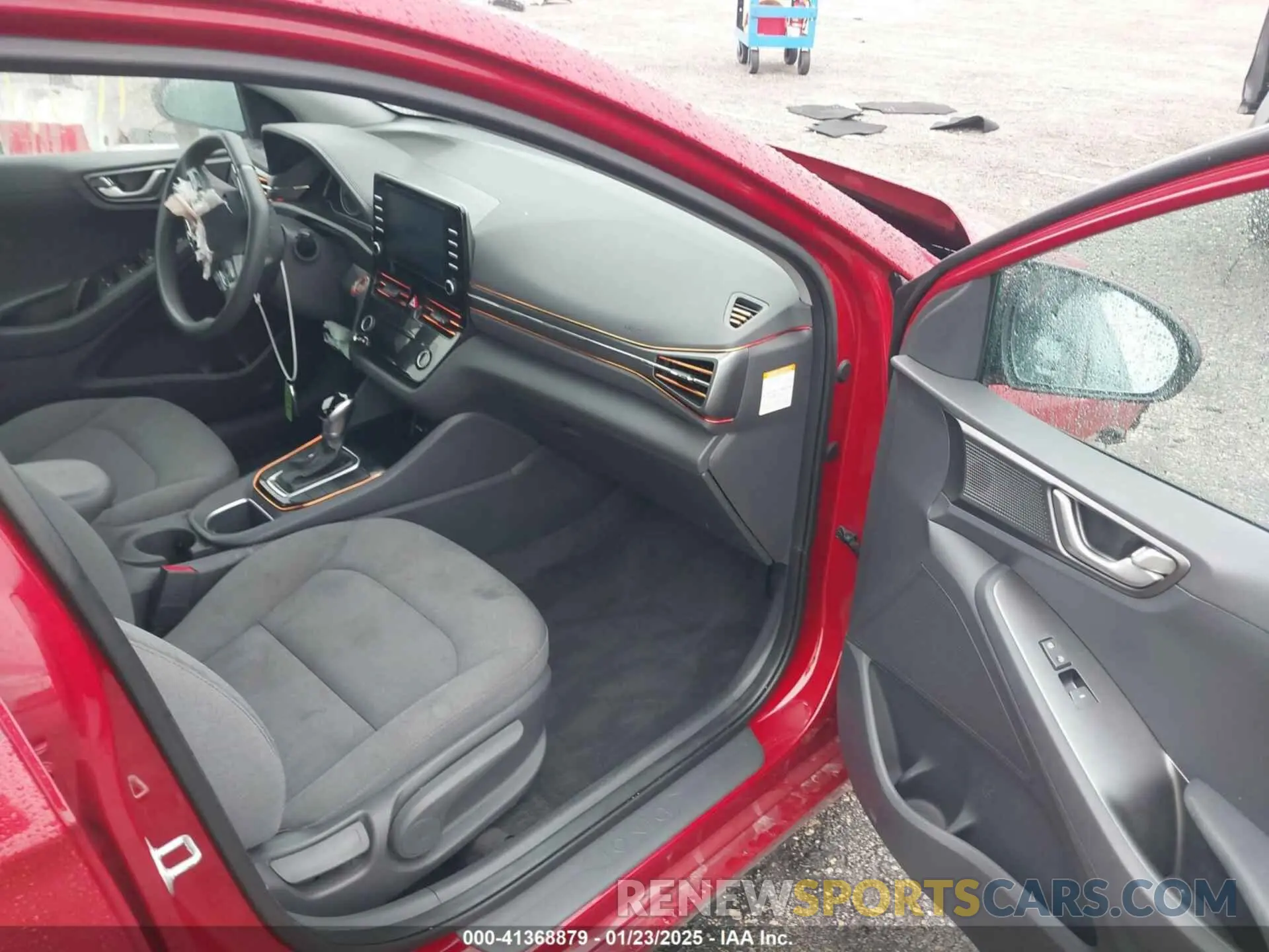 5 Photograph of a damaged car KMHC65LC8LU228688 HYUNDAI IONIQ HYBRID 2020