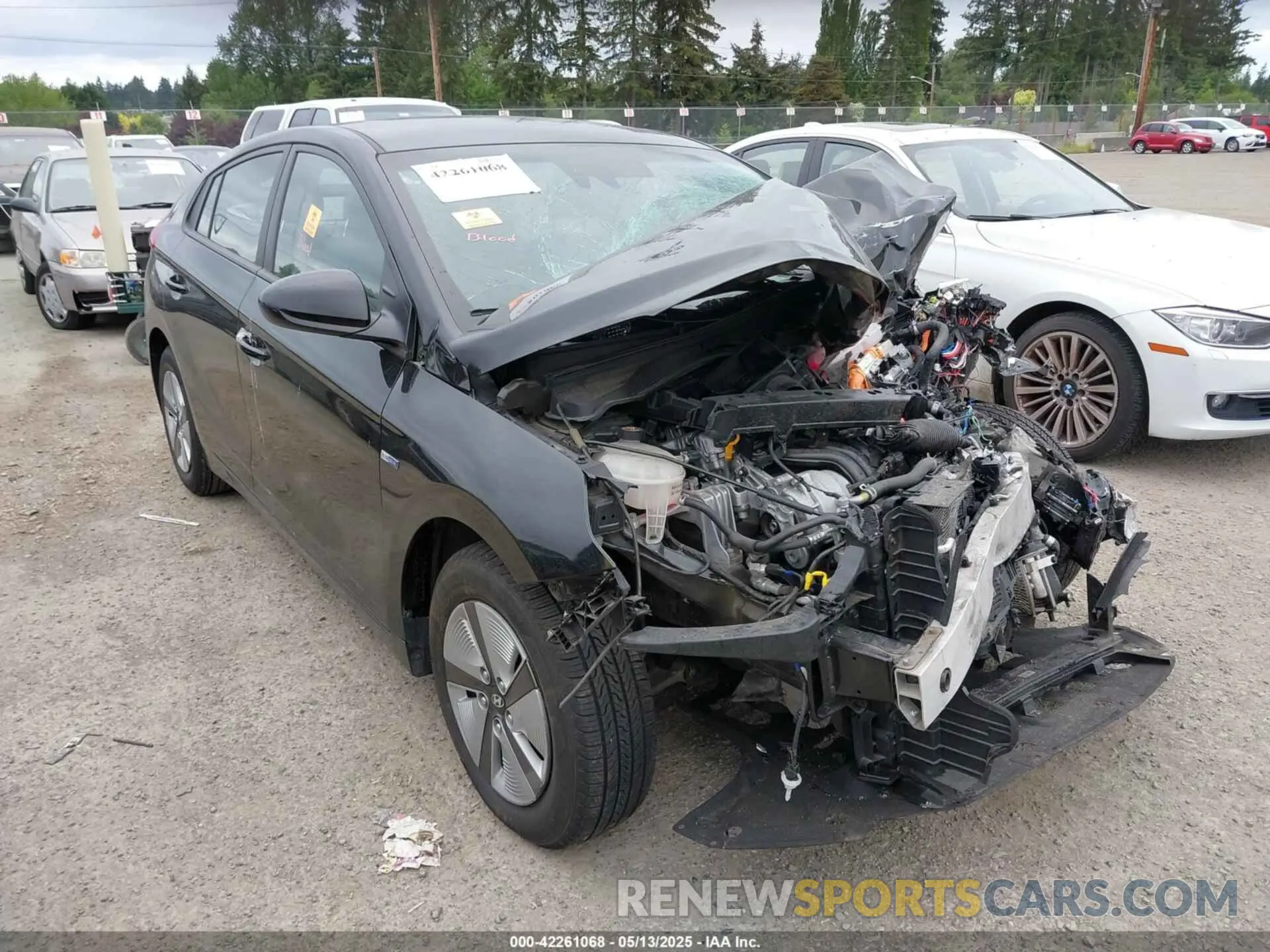 1 Photograph of a damaged car KMHC65LC8LU239058 HYUNDAI IONIQ HYBRID 2020