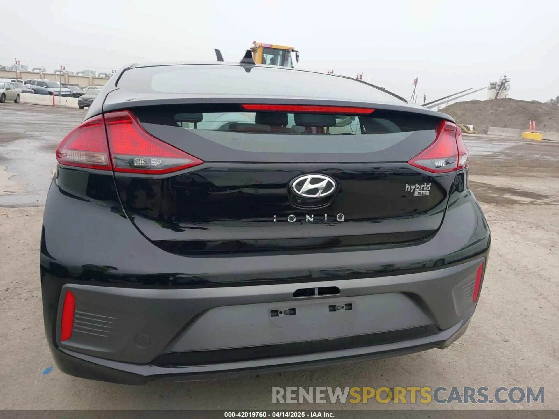 17 Photograph of a damaged car KMHC65LCXLU186010 HYUNDAI IONIQ HYBRID 2020