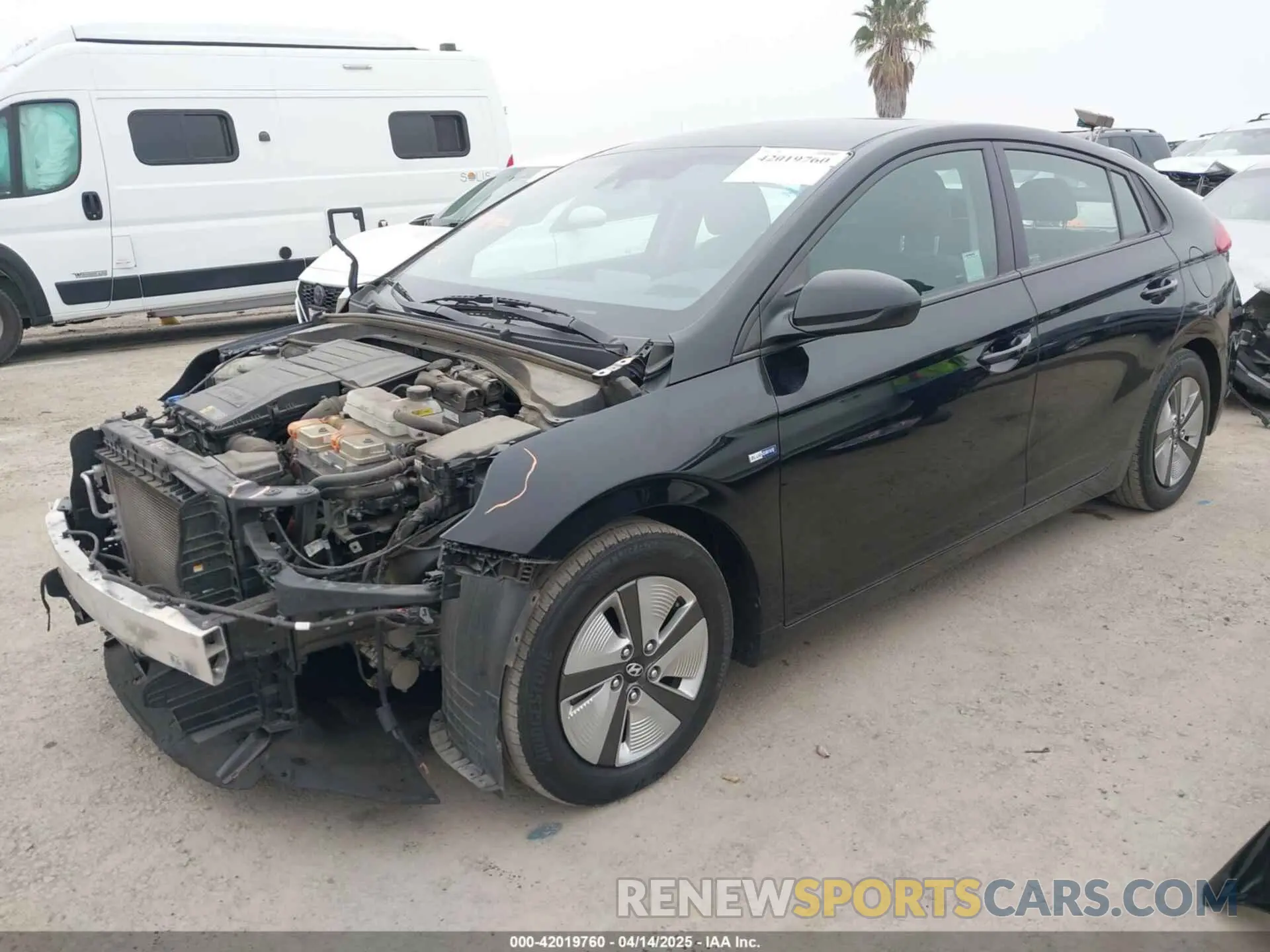 2 Photograph of a damaged car KMHC65LCXLU186010 HYUNDAI IONIQ HYBRID 2020