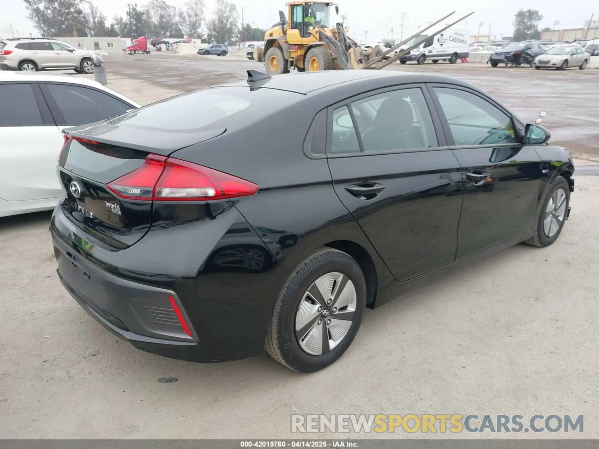4 Photograph of a damaged car KMHC65LCXLU186010 HYUNDAI IONIQ HYBRID 2020