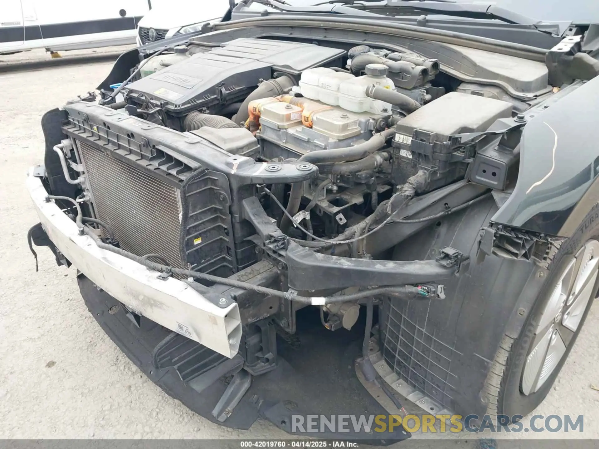 6 Photograph of a damaged car KMHC65LCXLU186010 HYUNDAI IONIQ HYBRID 2020