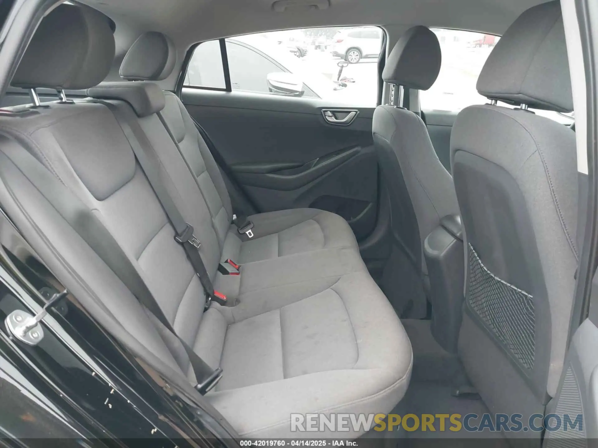 8 Photograph of a damaged car KMHC65LCXLU186010 HYUNDAI IONIQ HYBRID 2020