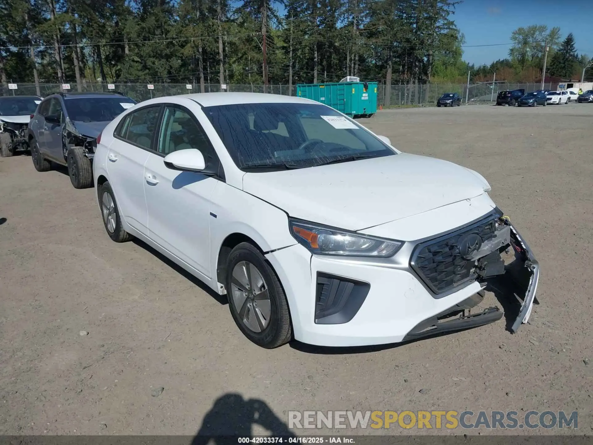 1 Photograph of a damaged car KMHC65LCXLU242673 HYUNDAI IONIQ HYBRID 2020