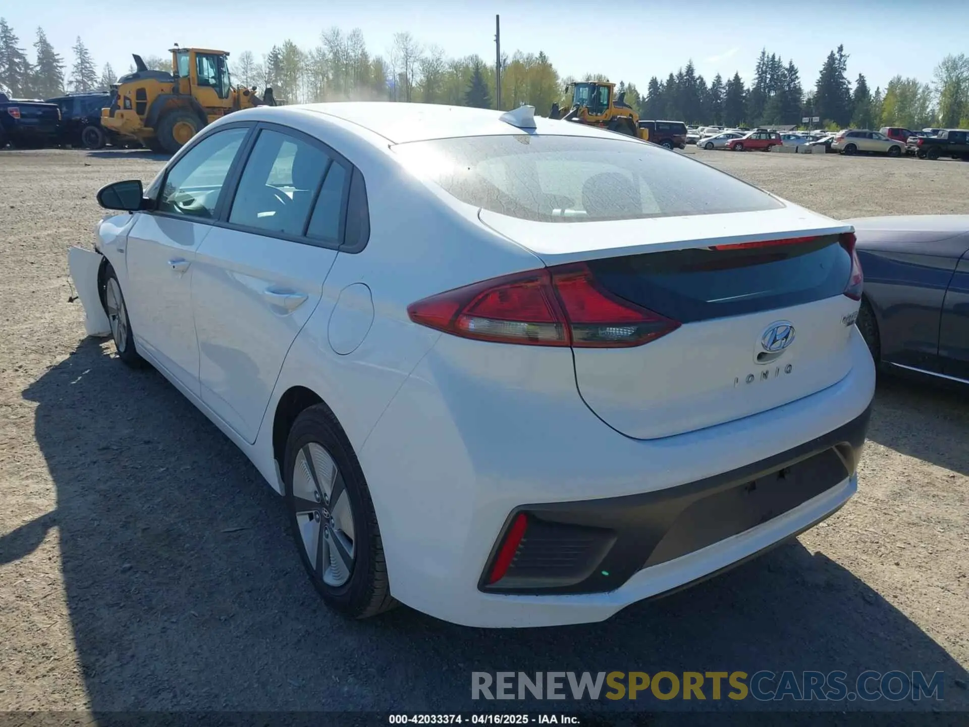 3 Photograph of a damaged car KMHC65LCXLU242673 HYUNDAI IONIQ HYBRID 2020