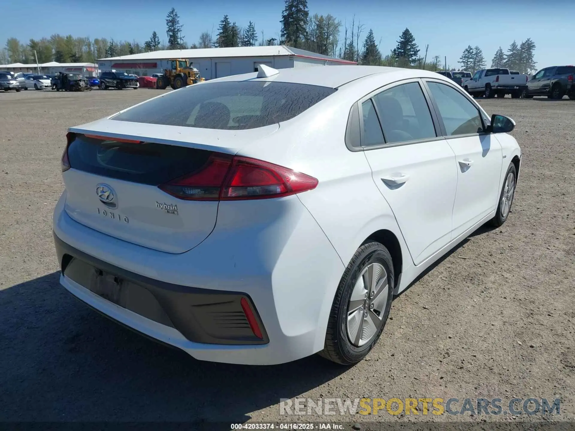 4 Photograph of a damaged car KMHC65LCXLU242673 HYUNDAI IONIQ HYBRID 2020
