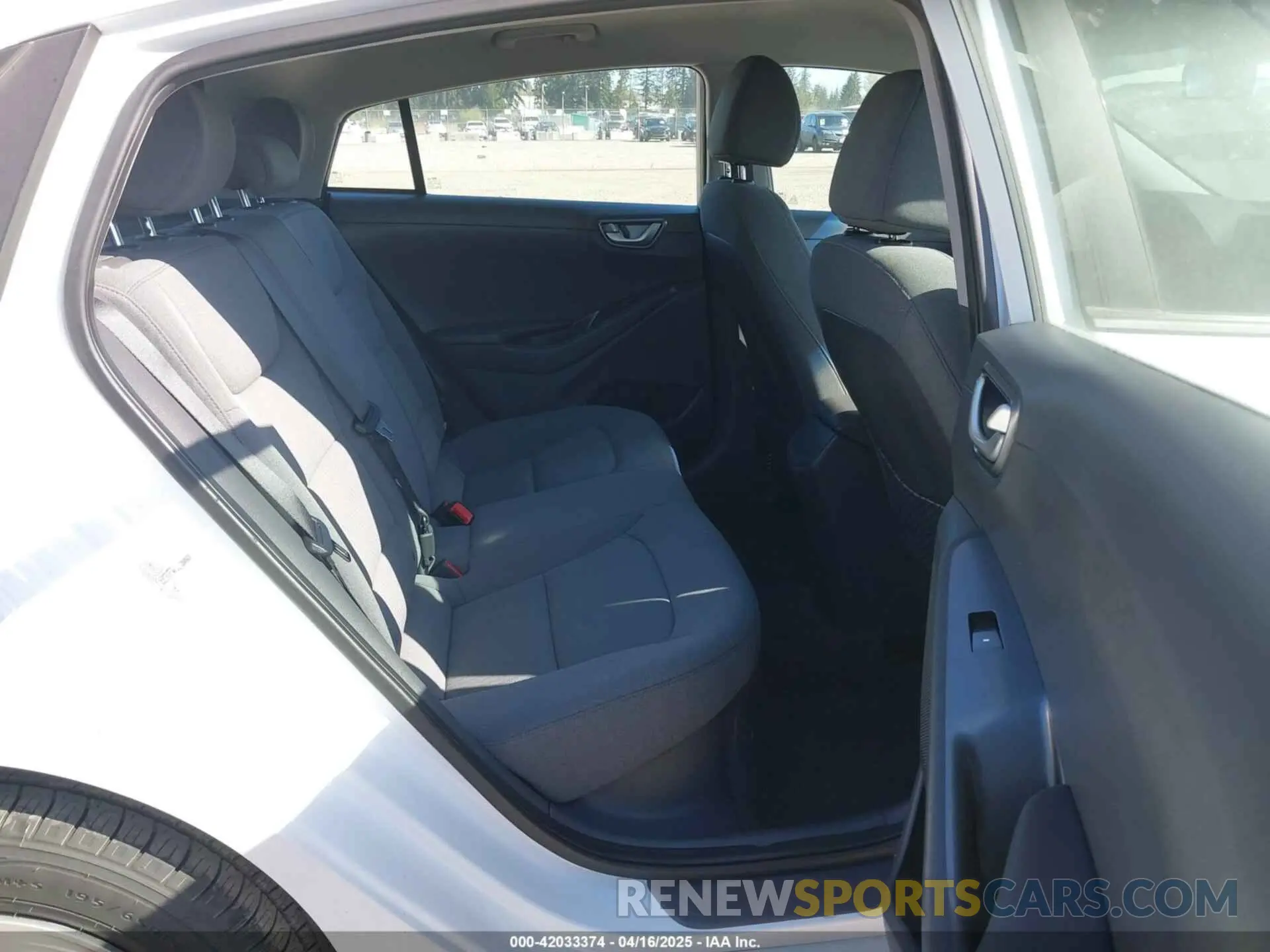 8 Photograph of a damaged car KMHC65LCXLU242673 HYUNDAI IONIQ HYBRID 2020