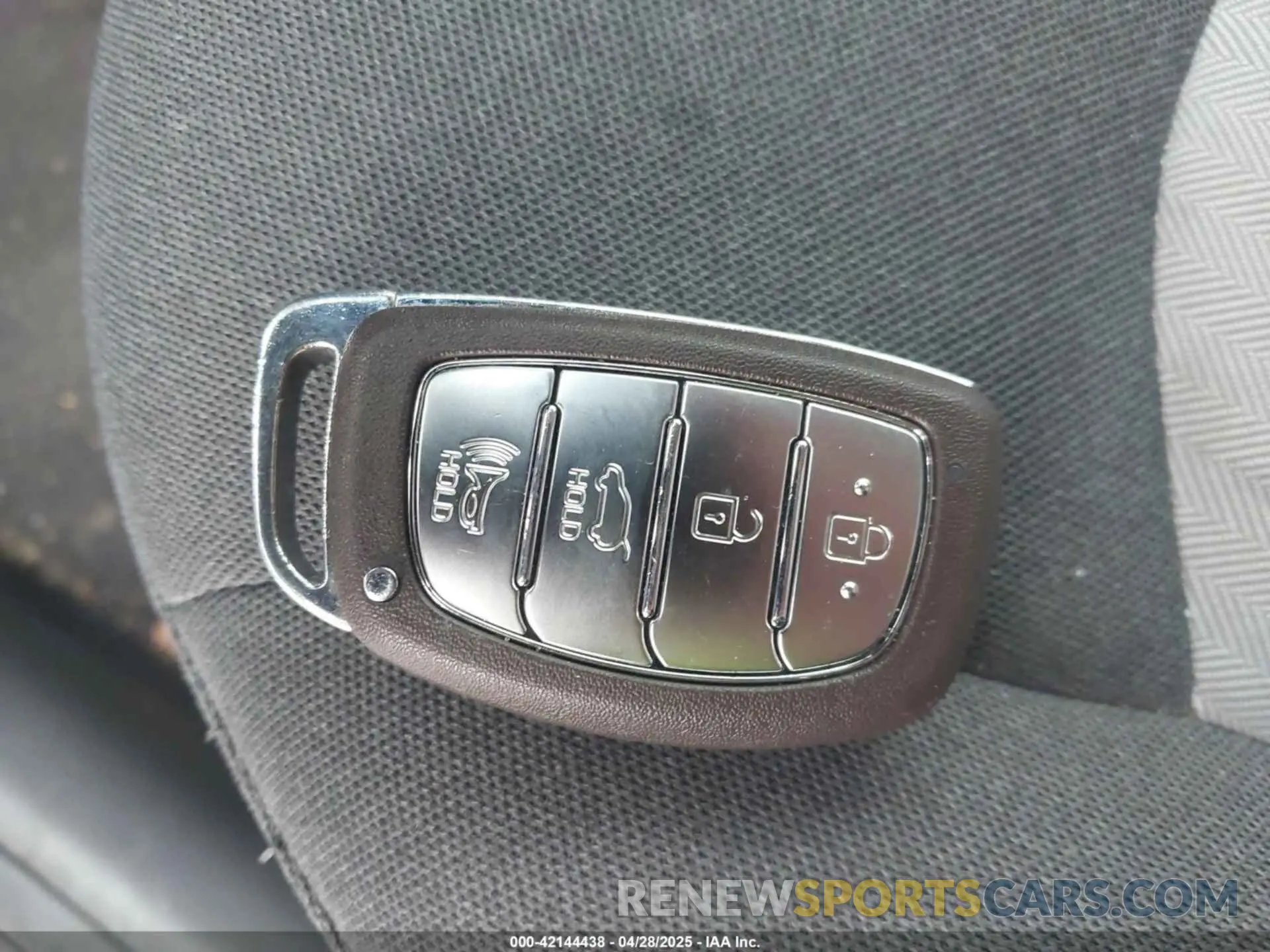 11 Photograph of a damaged car KMHC75LC0LU242355 HYUNDAI IONIQ HYBRID 2020