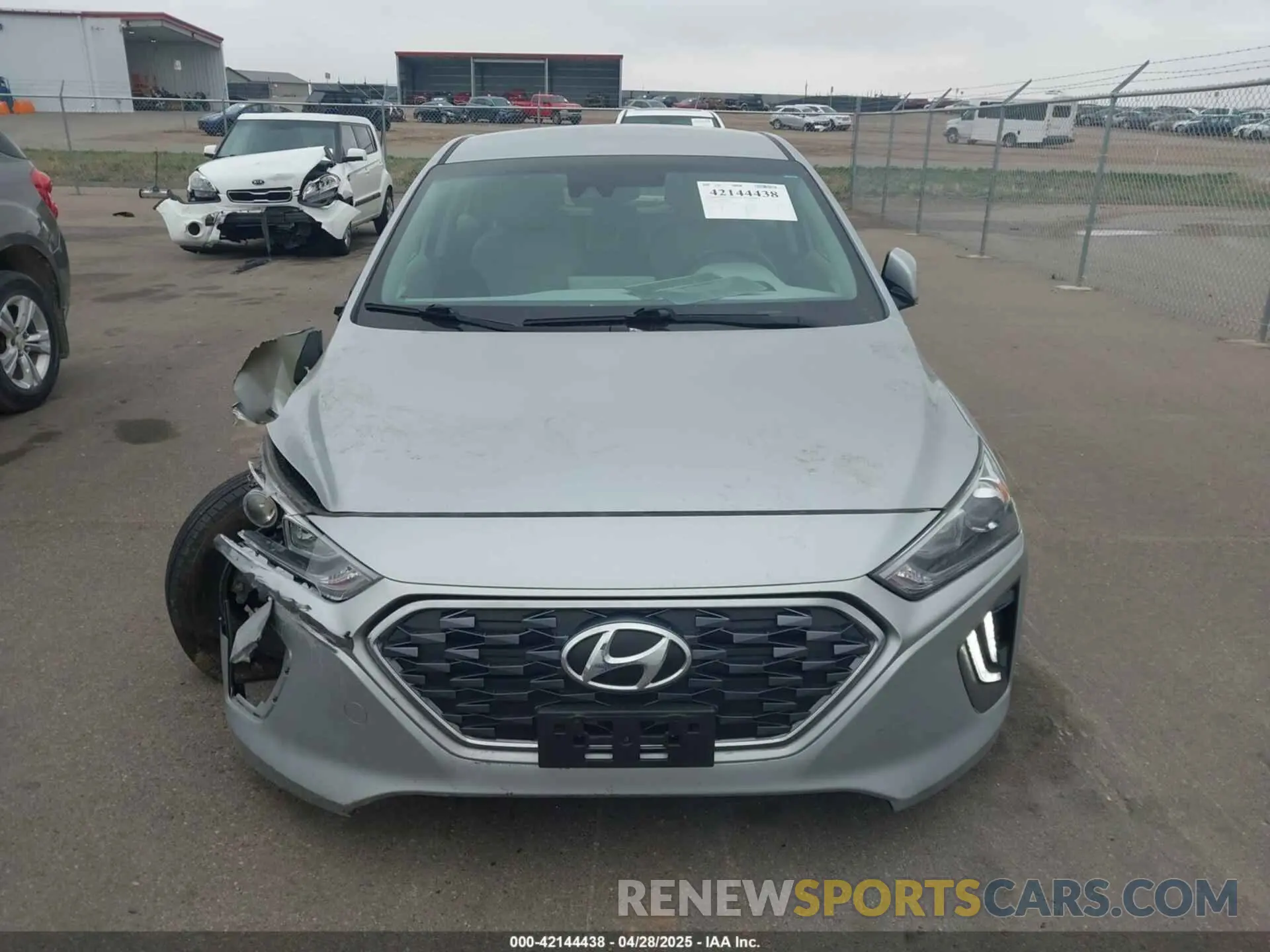 12 Photograph of a damaged car KMHC75LC0LU242355 HYUNDAI IONIQ HYBRID 2020
