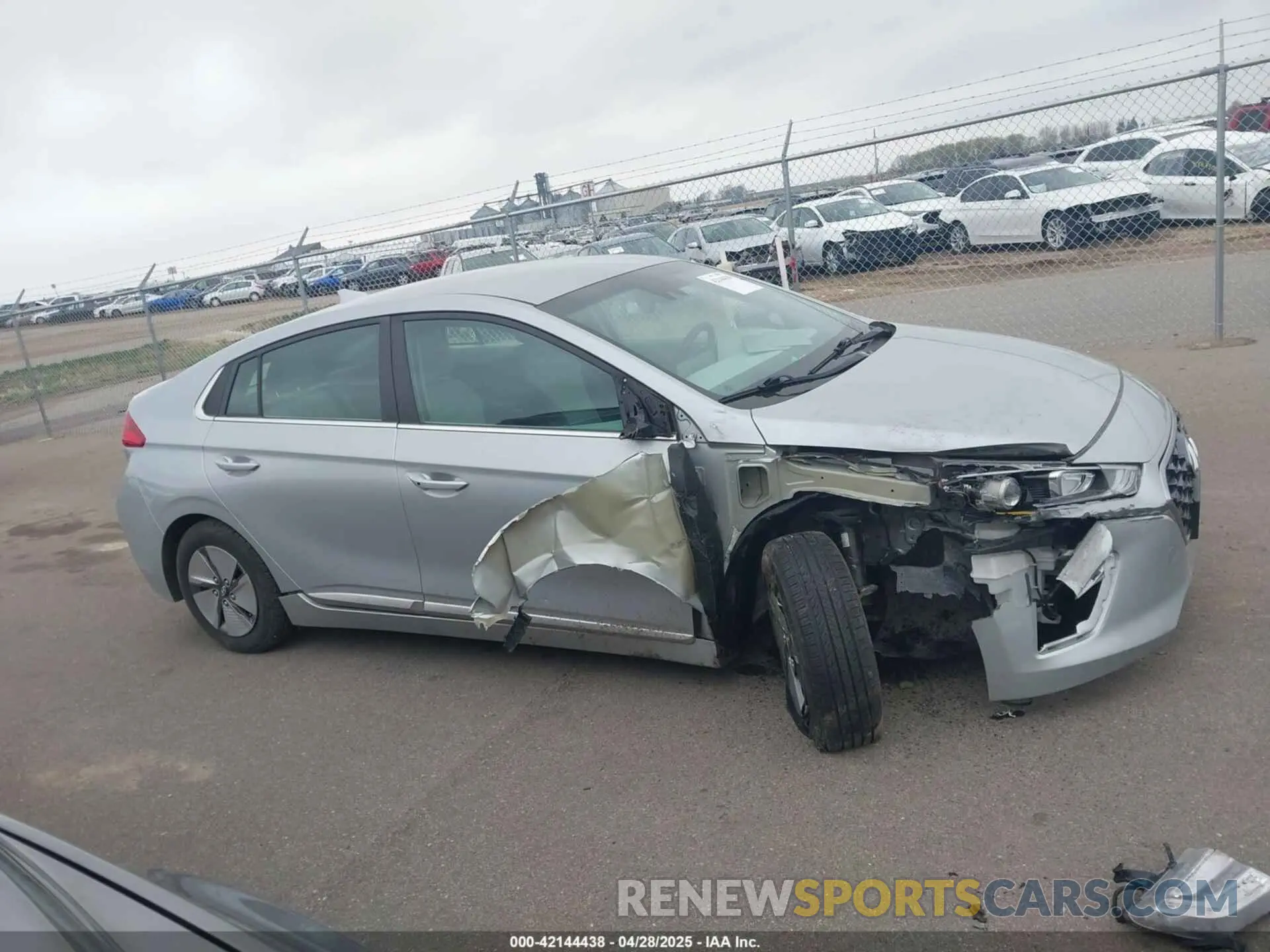 13 Photograph of a damaged car KMHC75LC0LU242355 HYUNDAI IONIQ HYBRID 2020
