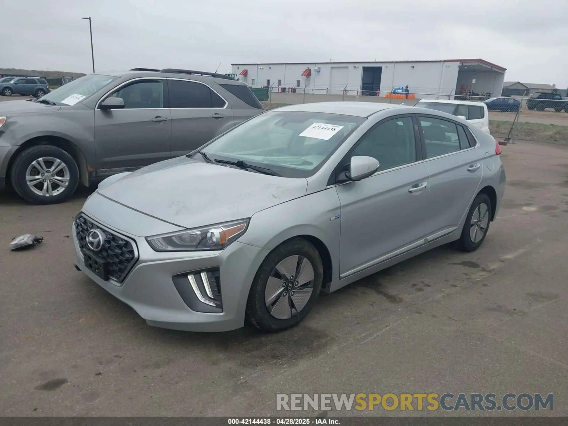 2 Photograph of a damaged car KMHC75LC0LU242355 HYUNDAI IONIQ HYBRID 2020