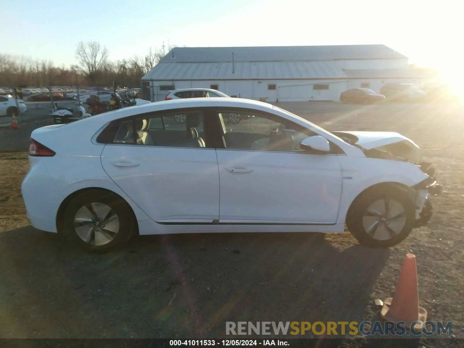 13 Photograph of a damaged car KMHC75LC1LU194512 HYUNDAI IONIQ HYBRID 2020