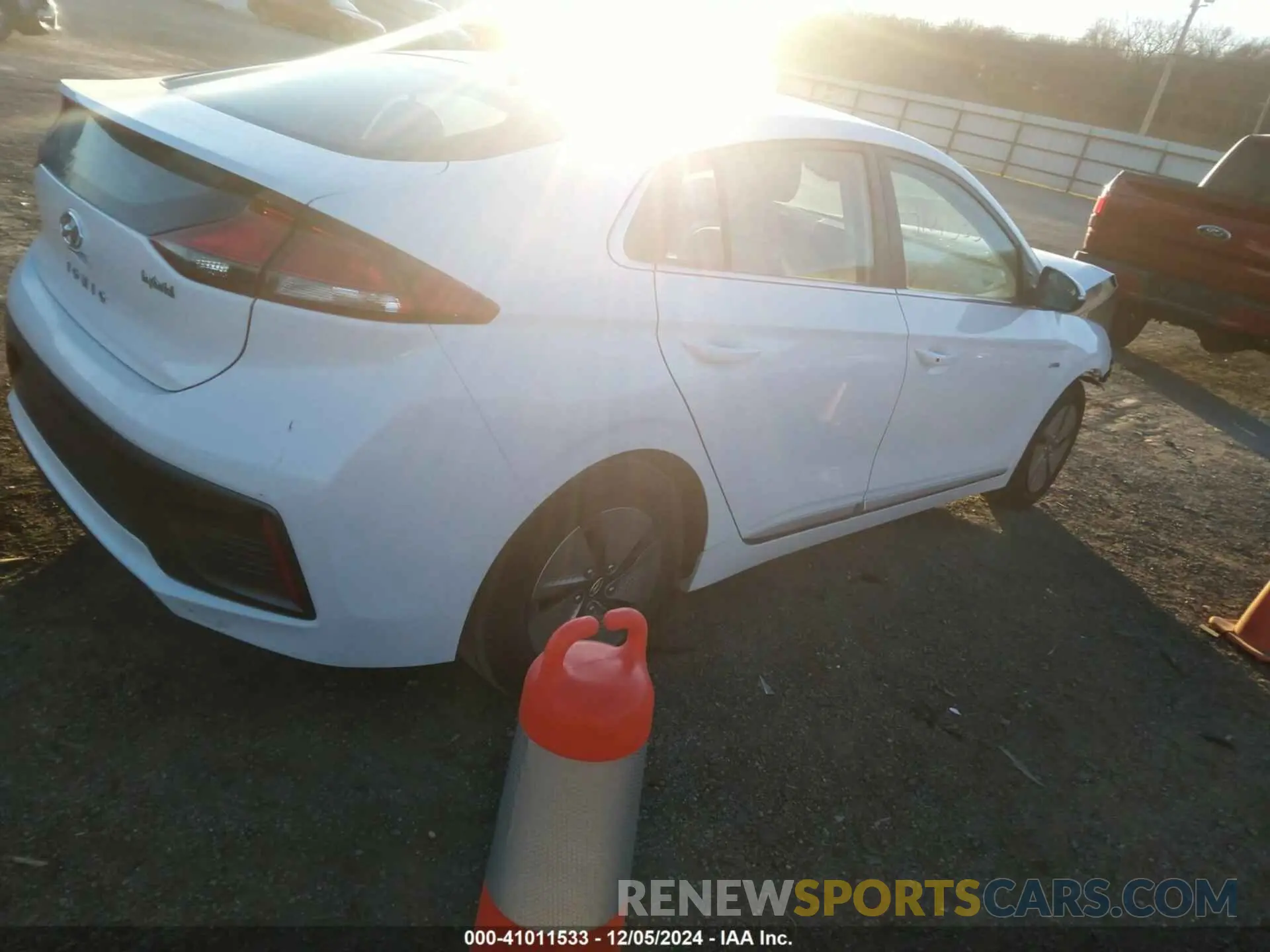4 Photograph of a damaged car KMHC75LC1LU194512 HYUNDAI IONIQ HYBRID 2020