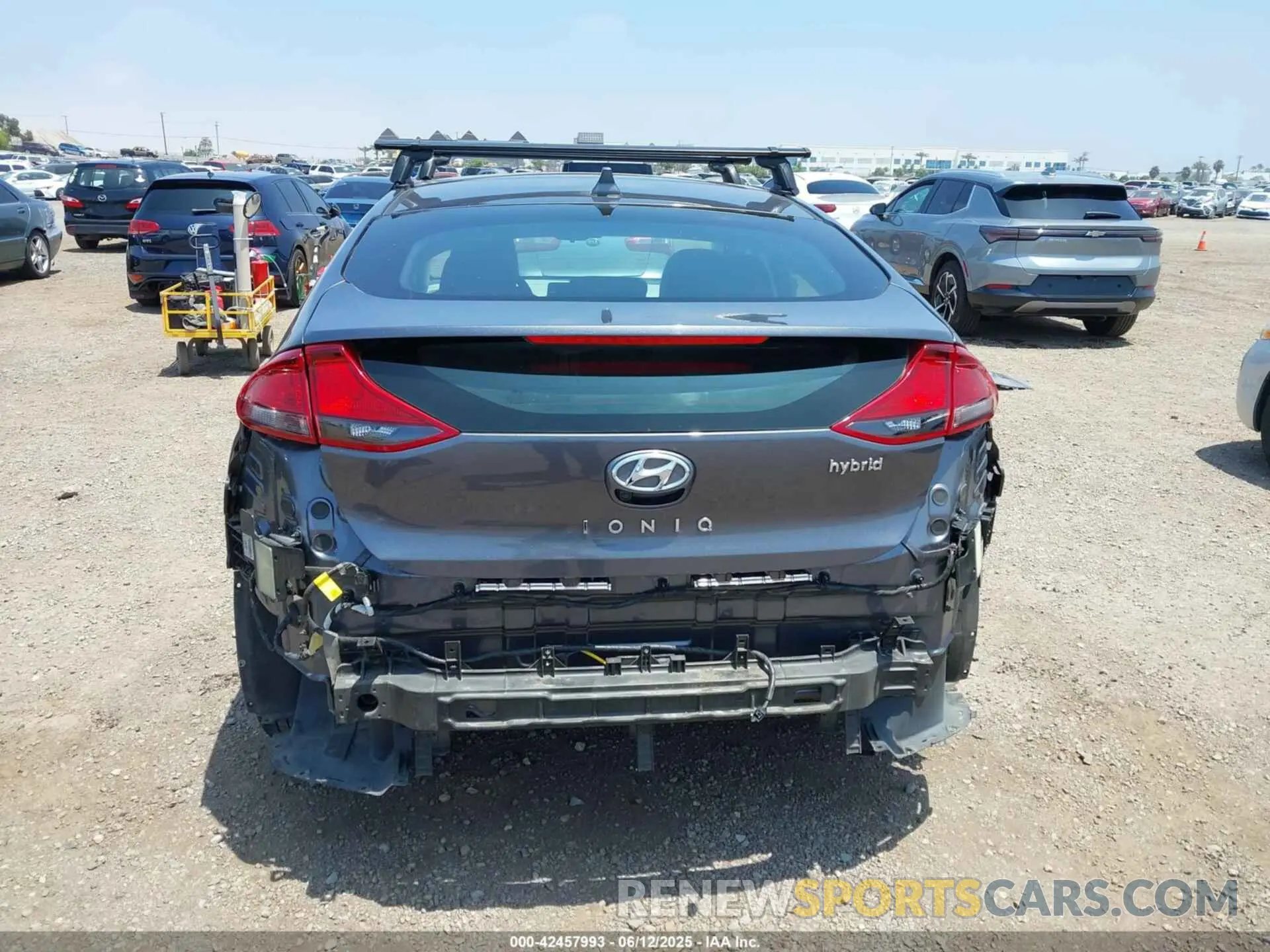 17 Photograph of a damaged car KMHC75LC2LU197824 HYUNDAI IONIQ HYBRID 2020