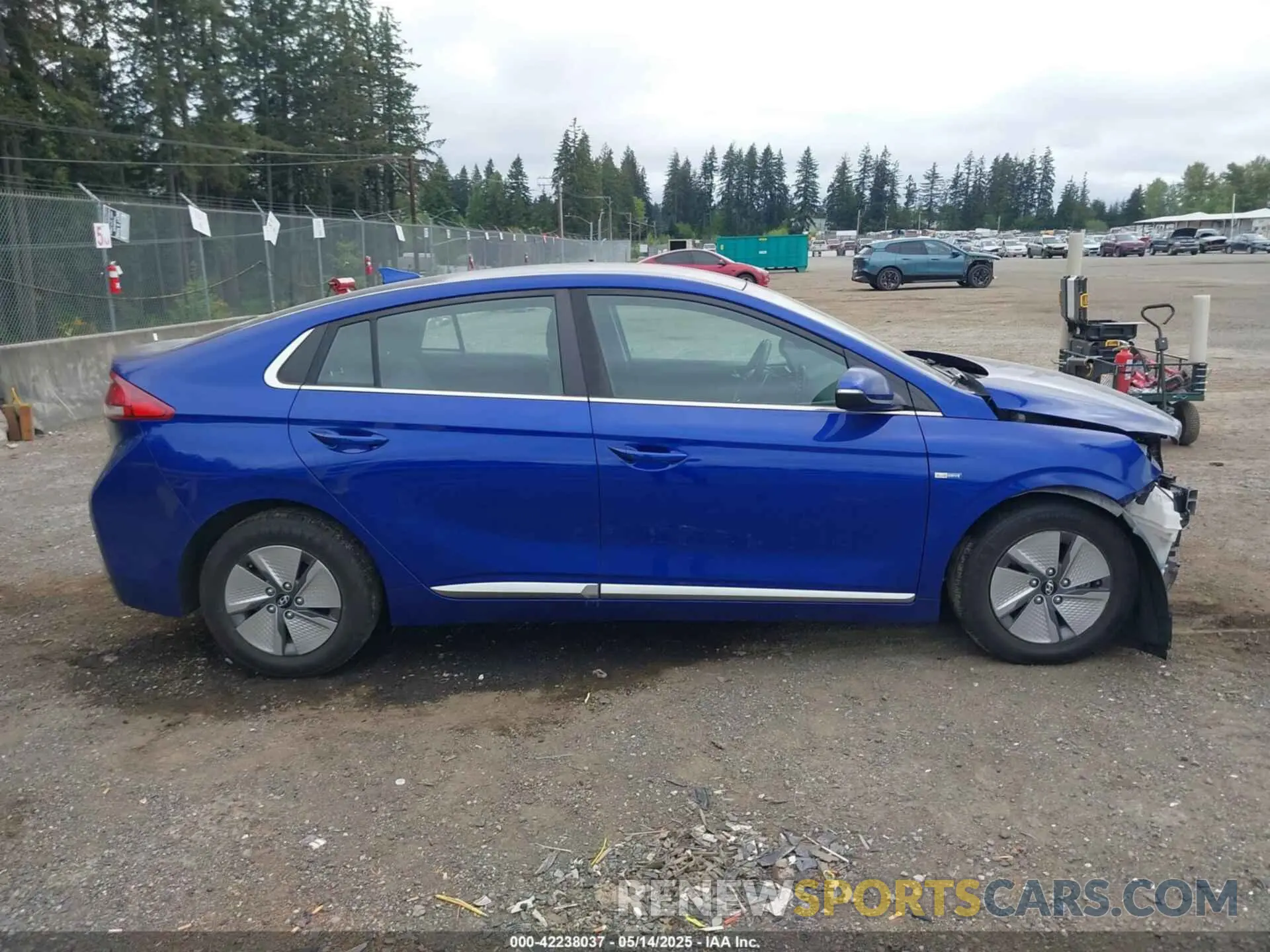 12 Photograph of a damaged car KMHC75LC5LU234820 HYUNDAI IONIQ HYBRID 2020