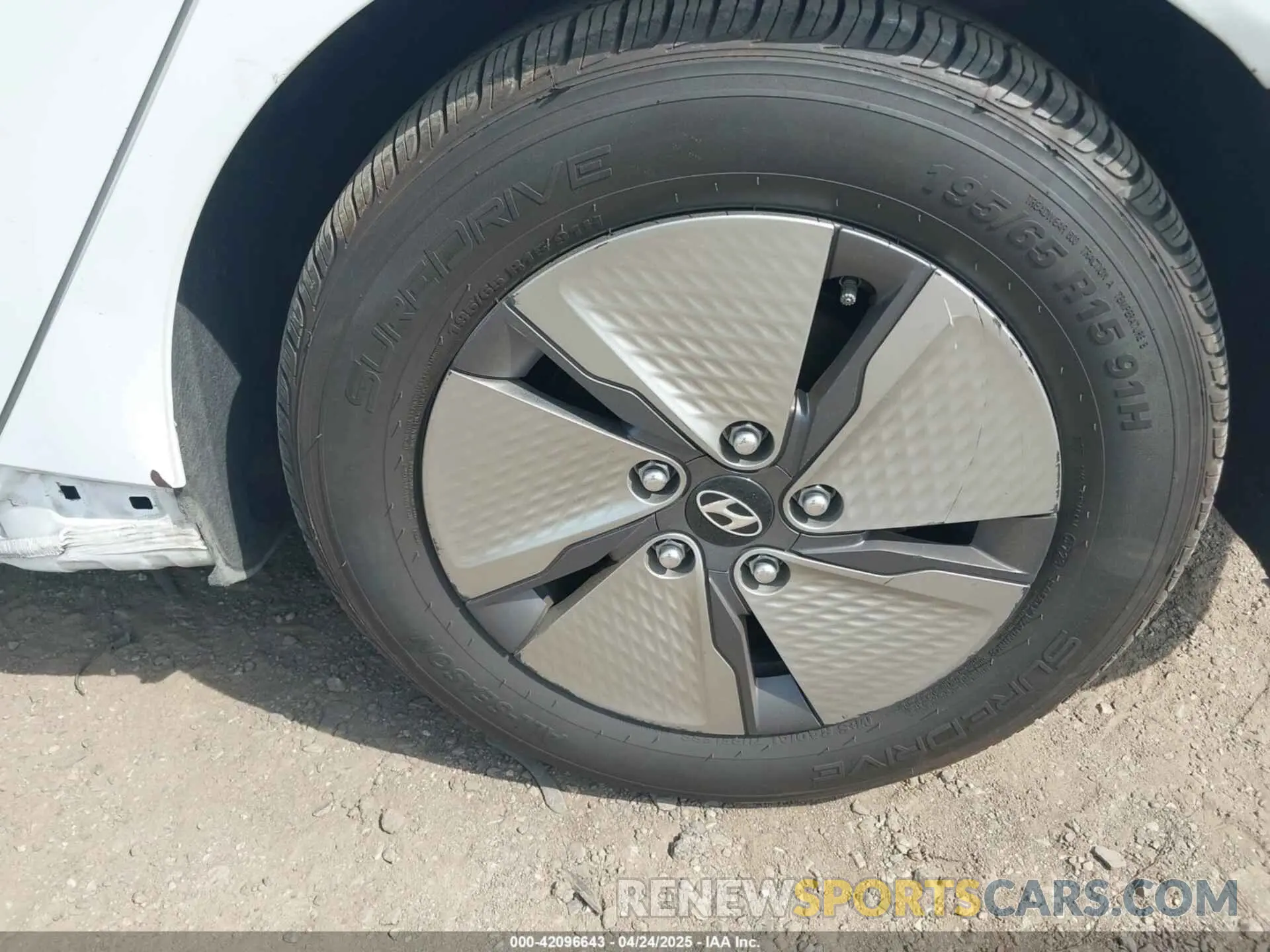 12 Photograph of a damaged car KMHC75LC6LU190990 HYUNDAI IONIQ HYBRID 2020