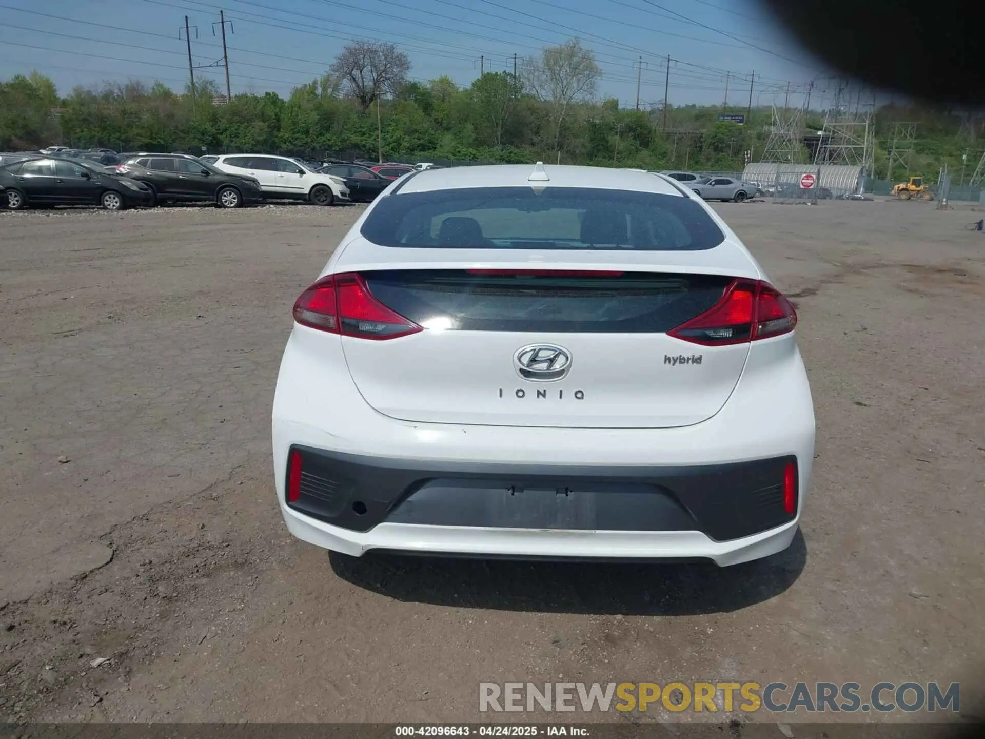 17 Photograph of a damaged car KMHC75LC6LU190990 HYUNDAI IONIQ HYBRID 2020
