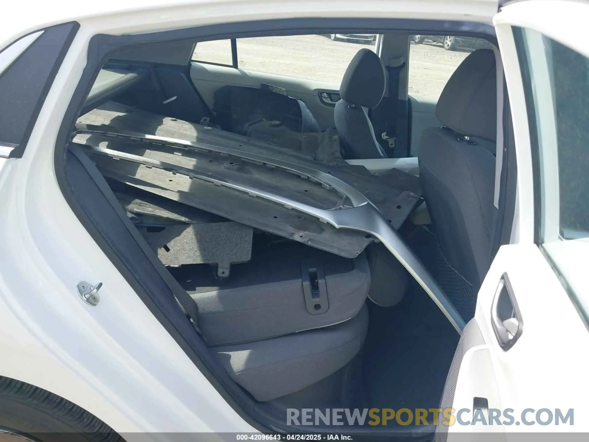 8 Photograph of a damaged car KMHC75LC6LU190990 HYUNDAI IONIQ HYBRID 2020
