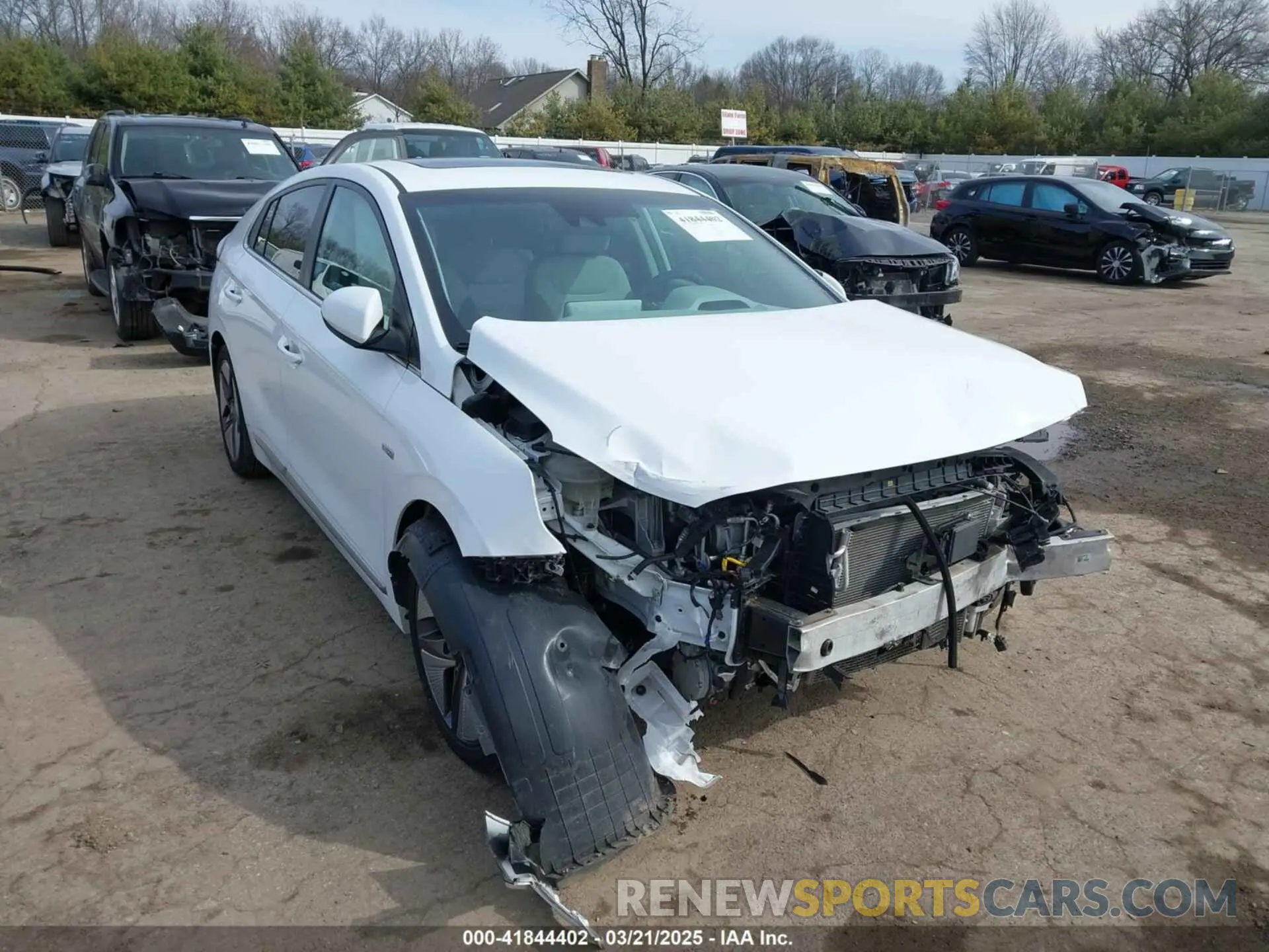 1 Photograph of a damaged car KMHC85LC0LU196104 HYUNDAI IONIQ HYBRID 2020