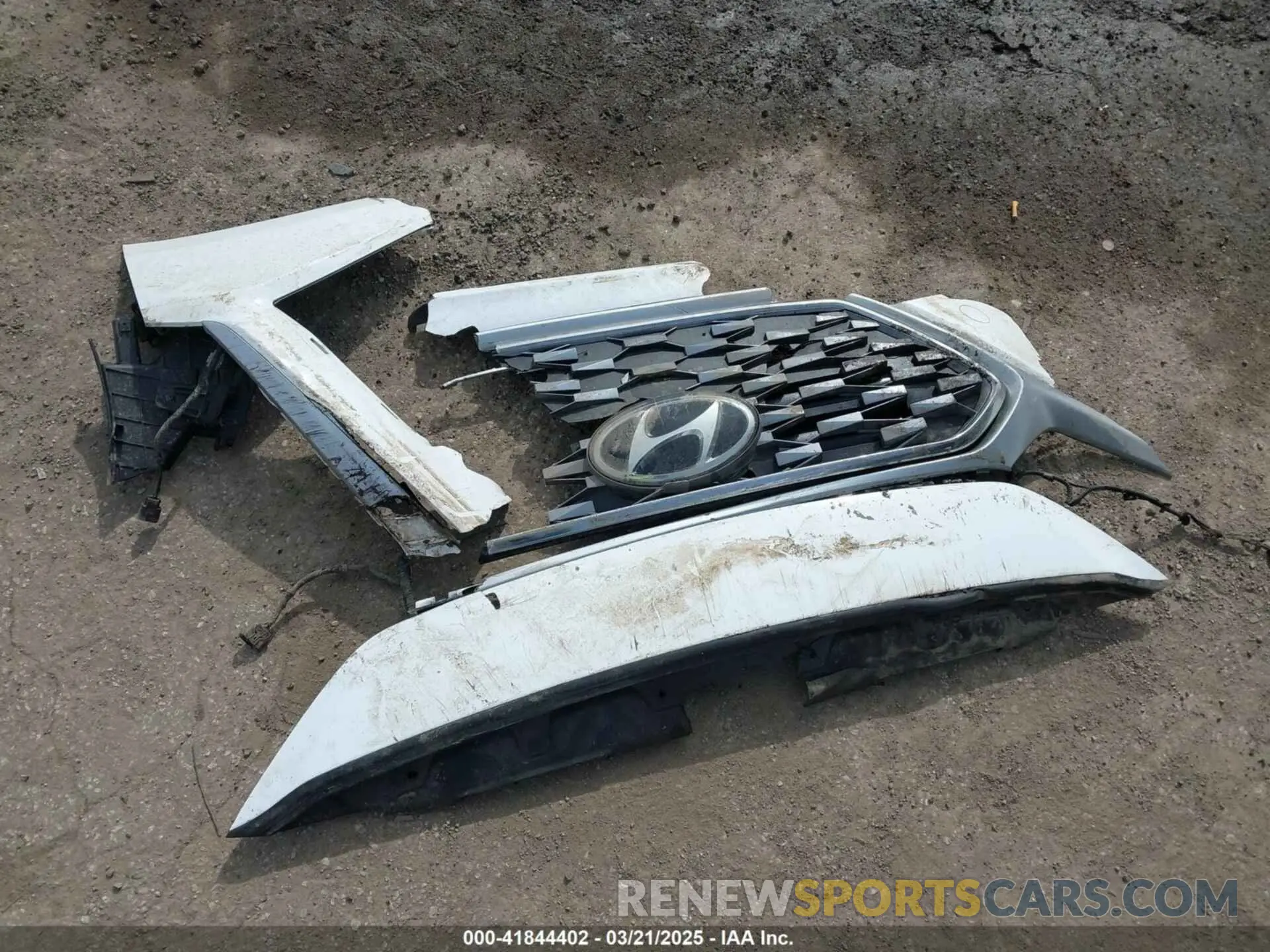 12 Photograph of a damaged car KMHC85LC0LU196104 HYUNDAI IONIQ HYBRID 2020