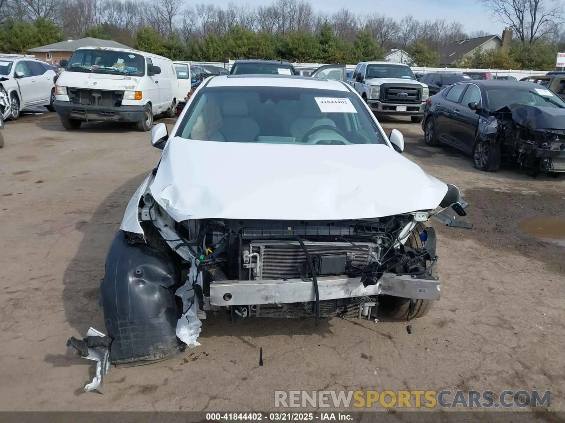 13 Photograph of a damaged car KMHC85LC0LU196104 HYUNDAI IONIQ HYBRID 2020