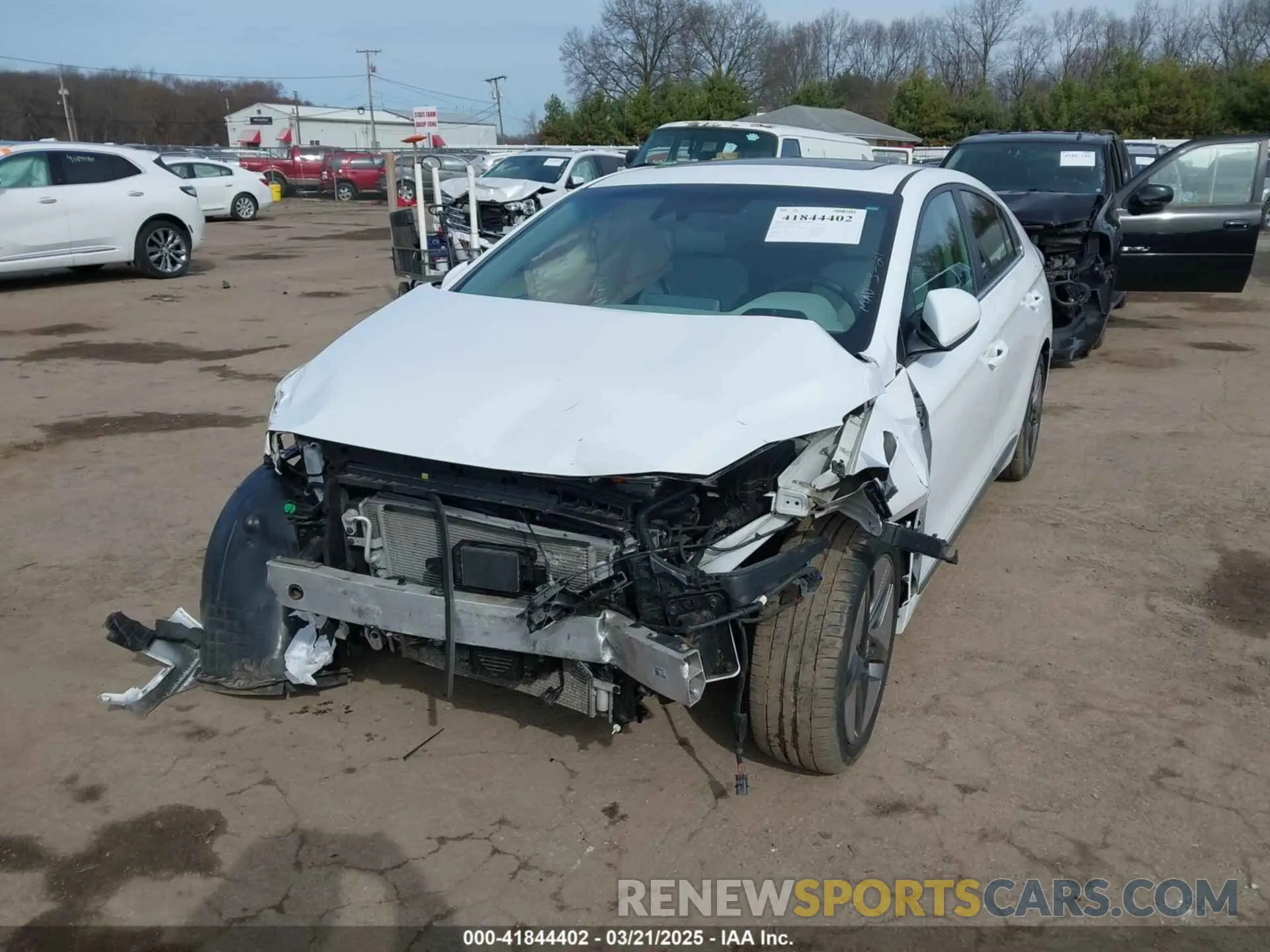 2 Photograph of a damaged car KMHC85LC0LU196104 HYUNDAI IONIQ HYBRID 2020