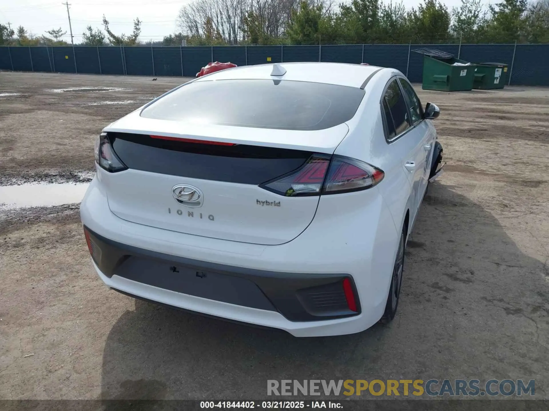 4 Photograph of a damaged car KMHC85LC0LU196104 HYUNDAI IONIQ HYBRID 2020