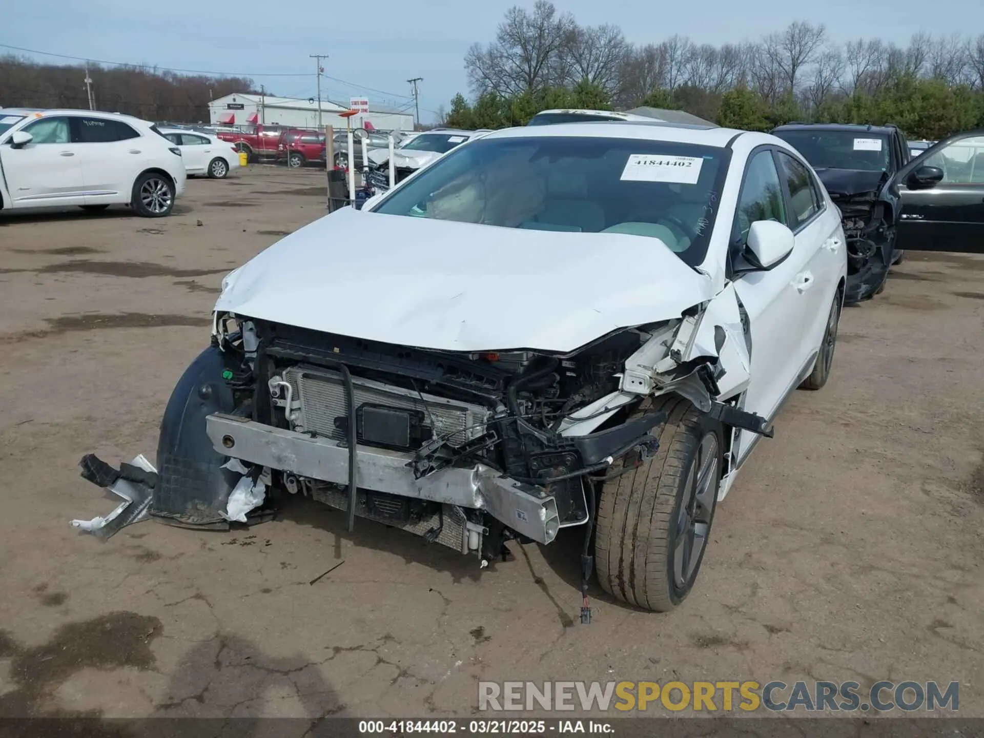 6 Photograph of a damaged car KMHC85LC0LU196104 HYUNDAI IONIQ HYBRID 2020