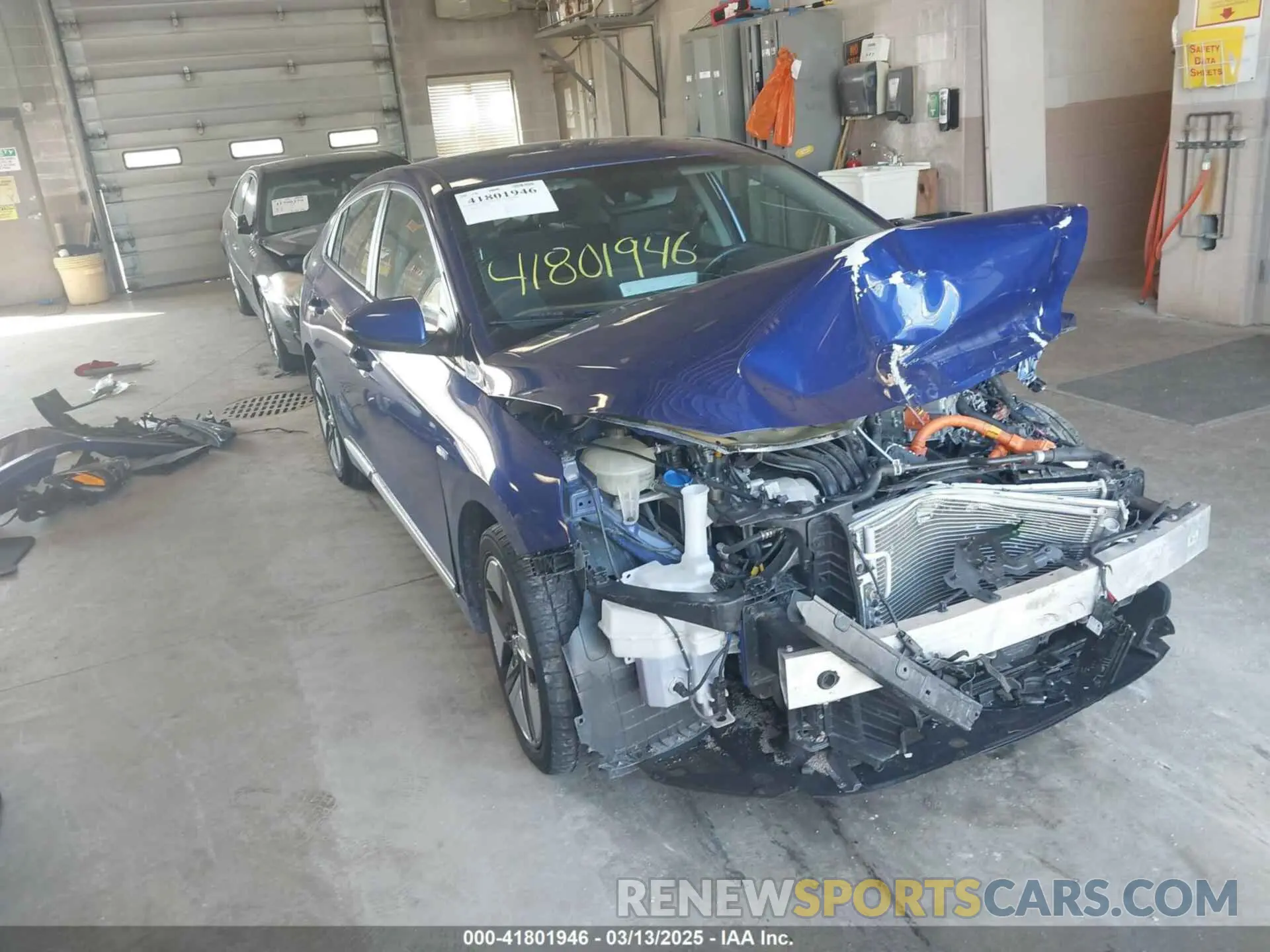 1 Photograph of a damaged car KMHC85LC0LU197222 HYUNDAI IONIQ HYBRID 2020