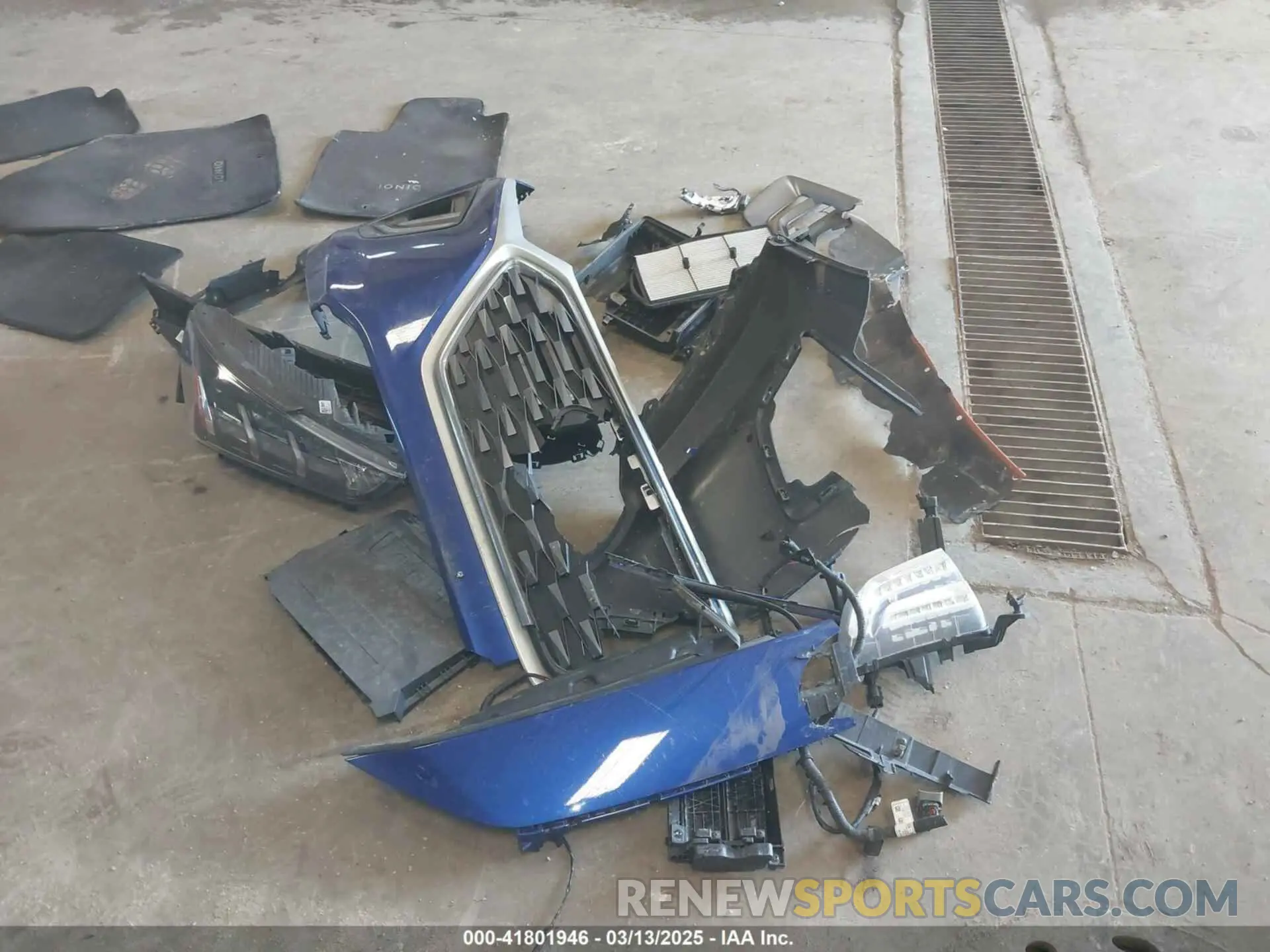 12 Photograph of a damaged car KMHC85LC0LU197222 HYUNDAI IONIQ HYBRID 2020