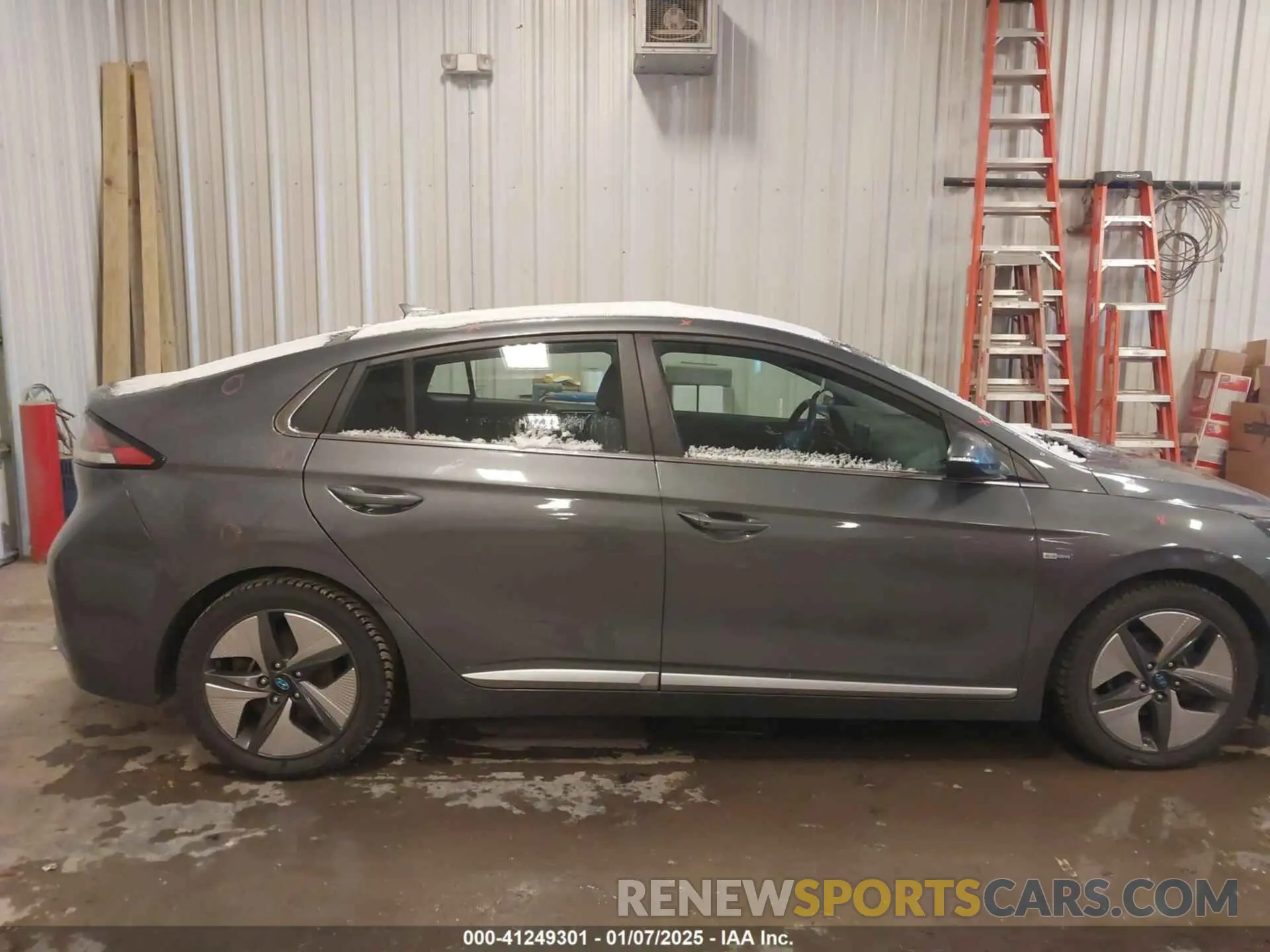13 Photograph of a damaged car KMHC85LC1LU203268 HYUNDAI IONIQ HYBRID 2020