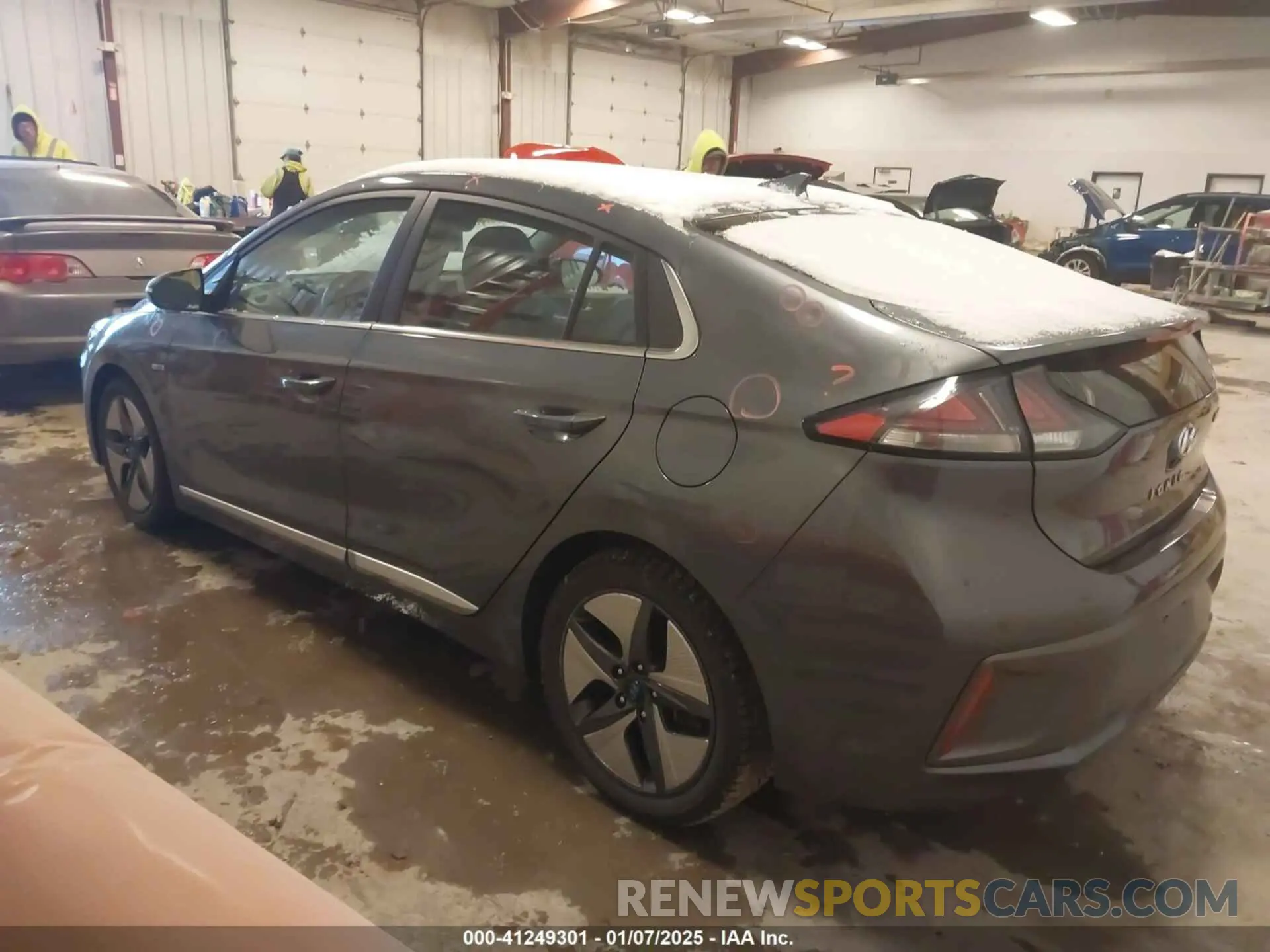 3 Photograph of a damaged car KMHC85LC1LU203268 HYUNDAI IONIQ HYBRID 2020